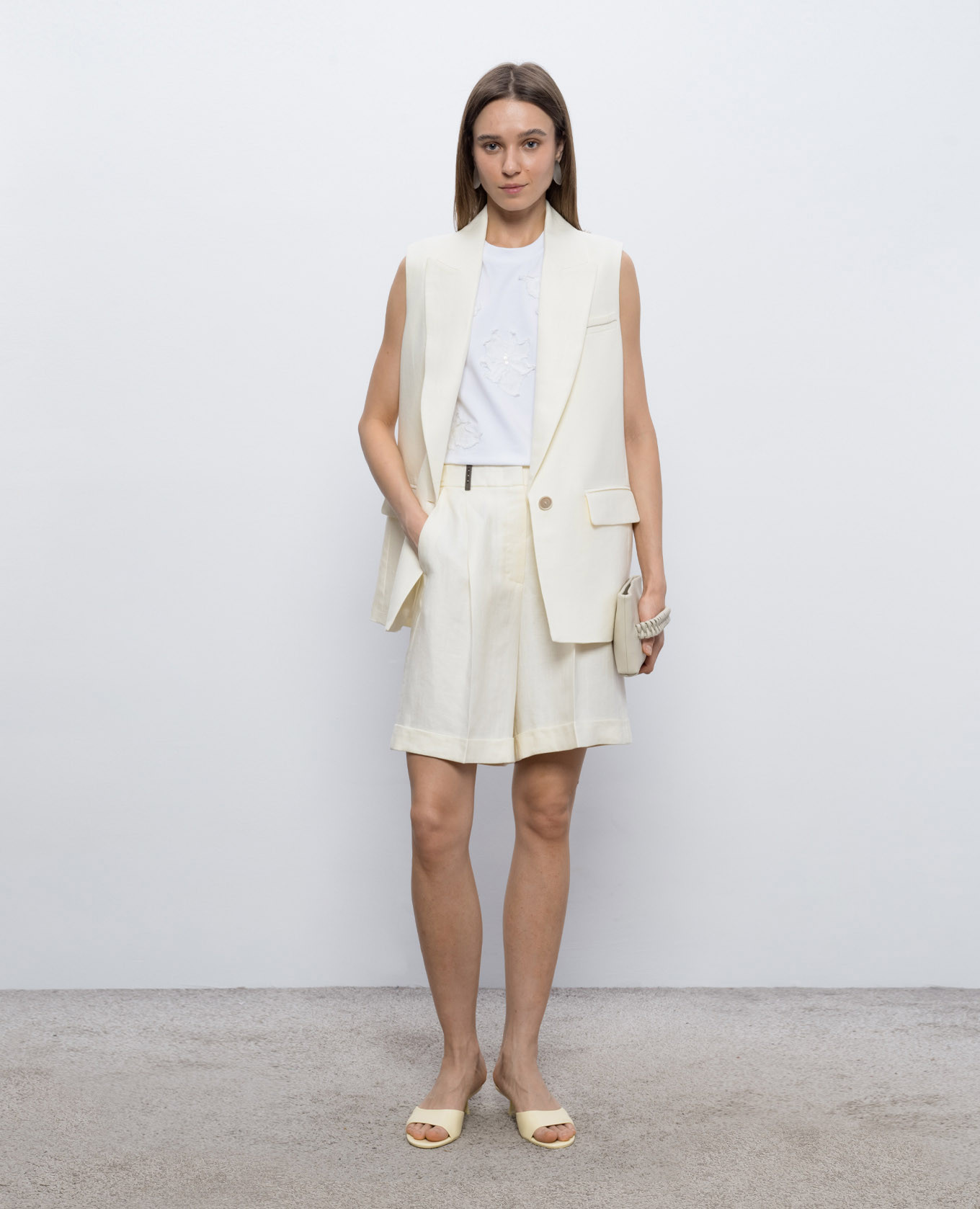 Ivory linen shorts Peserico 2