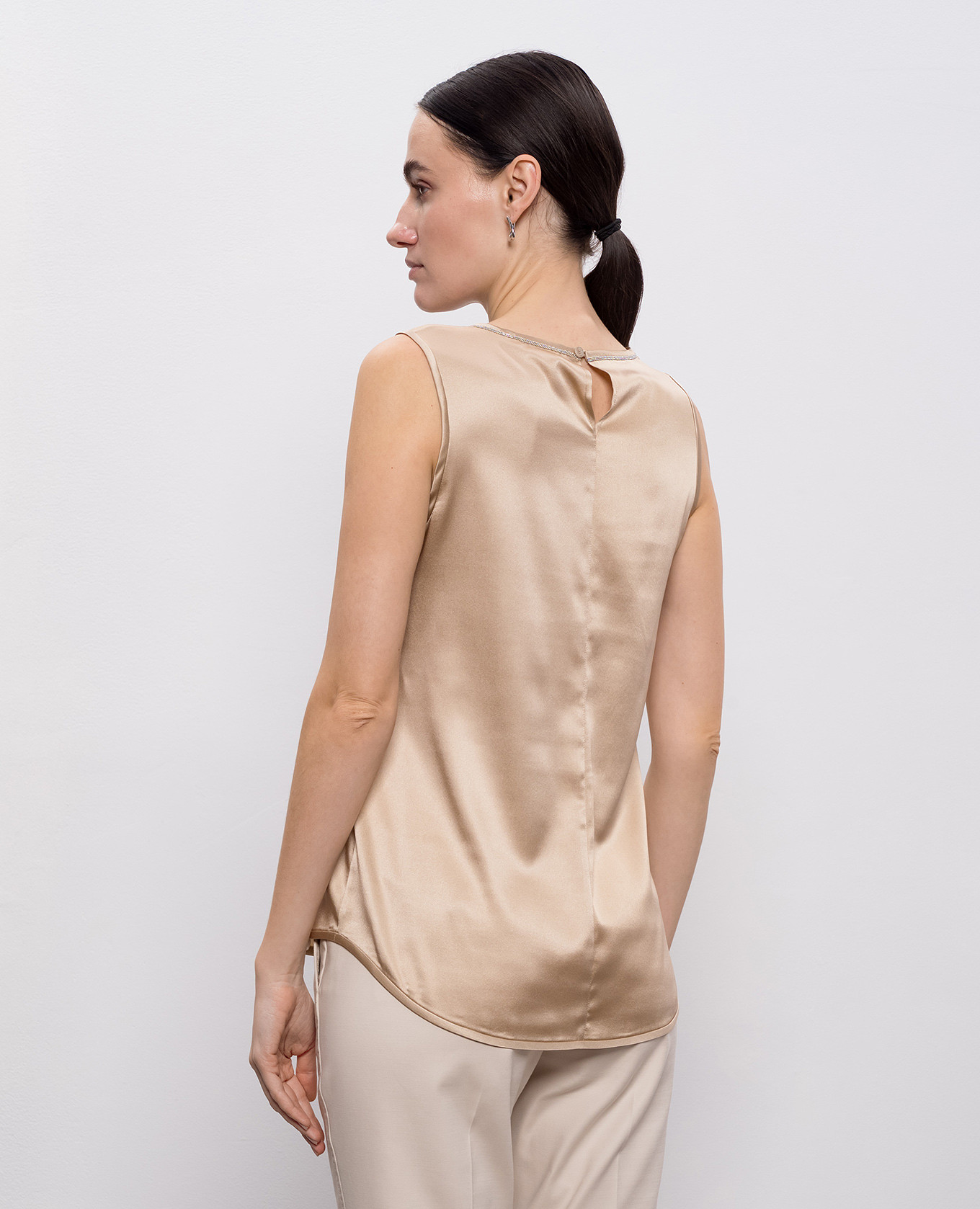 

Beige silk blouse with chain Peserico
