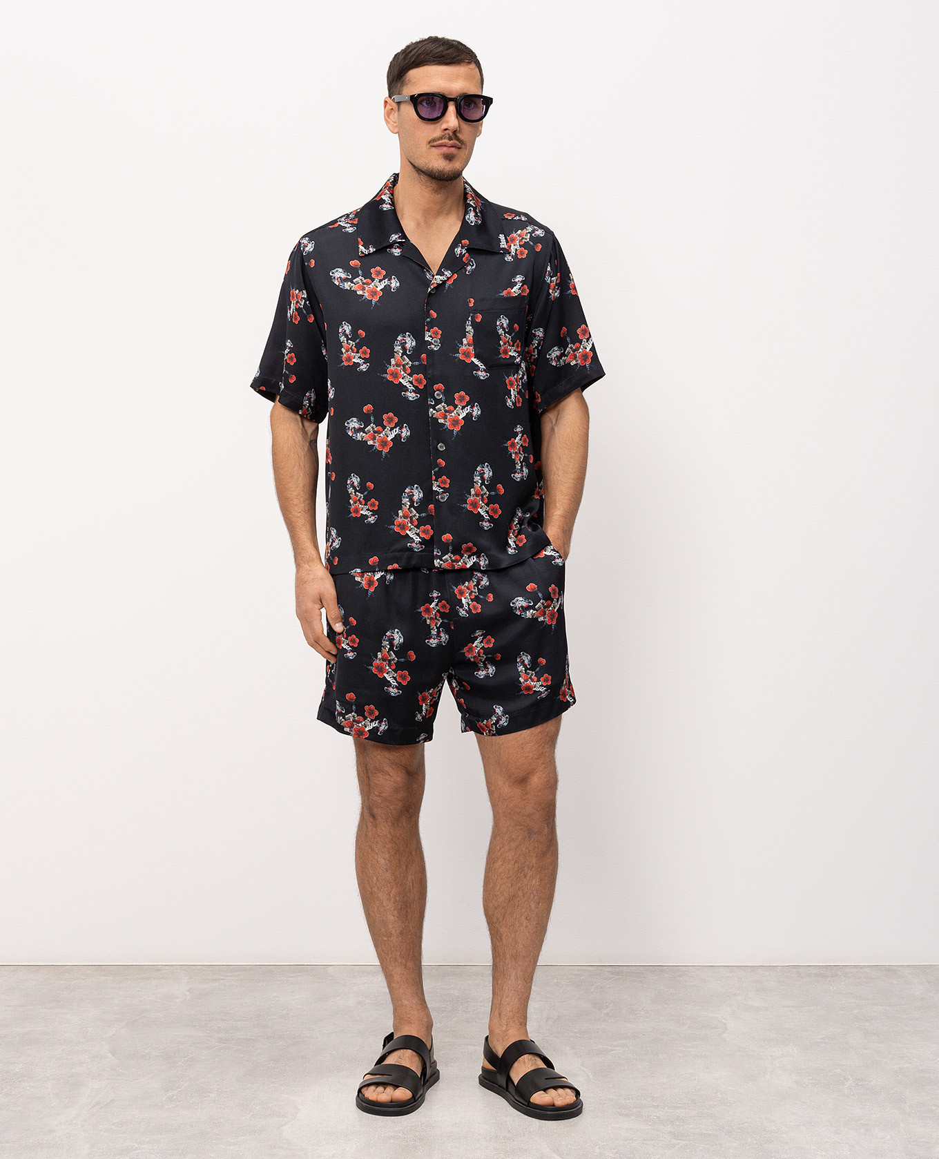 

Black shorts with print Rhude