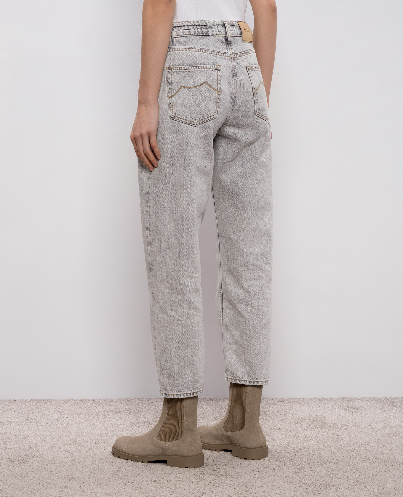 

PHOEBE gray jeans with logo patch MooRER, Grey