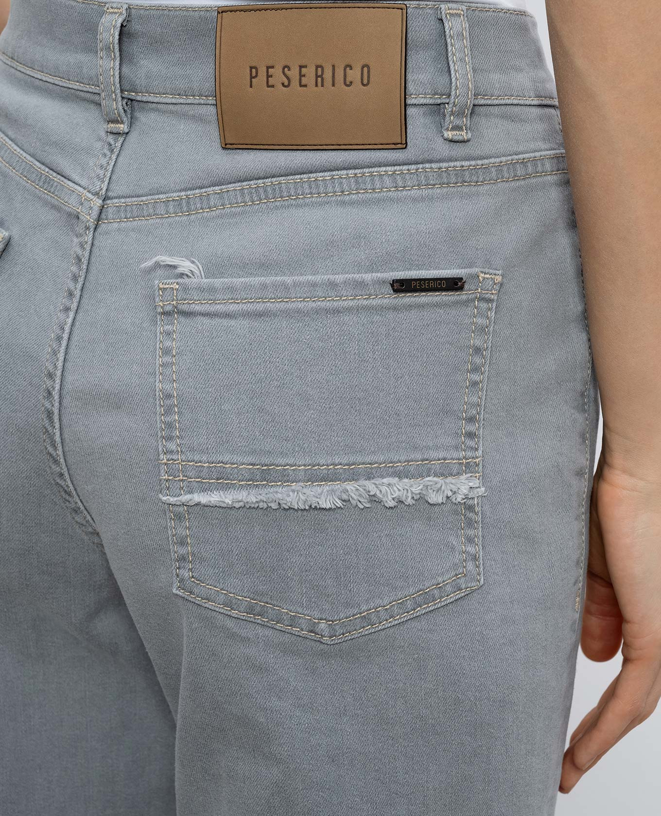 

Grey jeans with logo patch Peserico