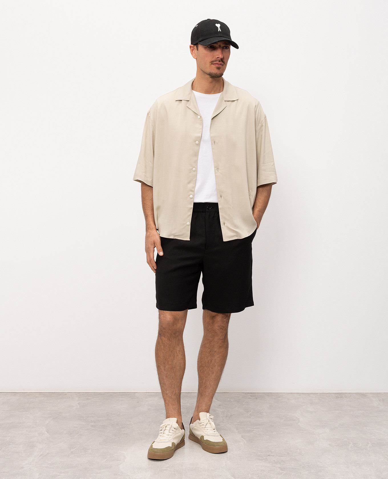 

Black linen shorts Ami Paris