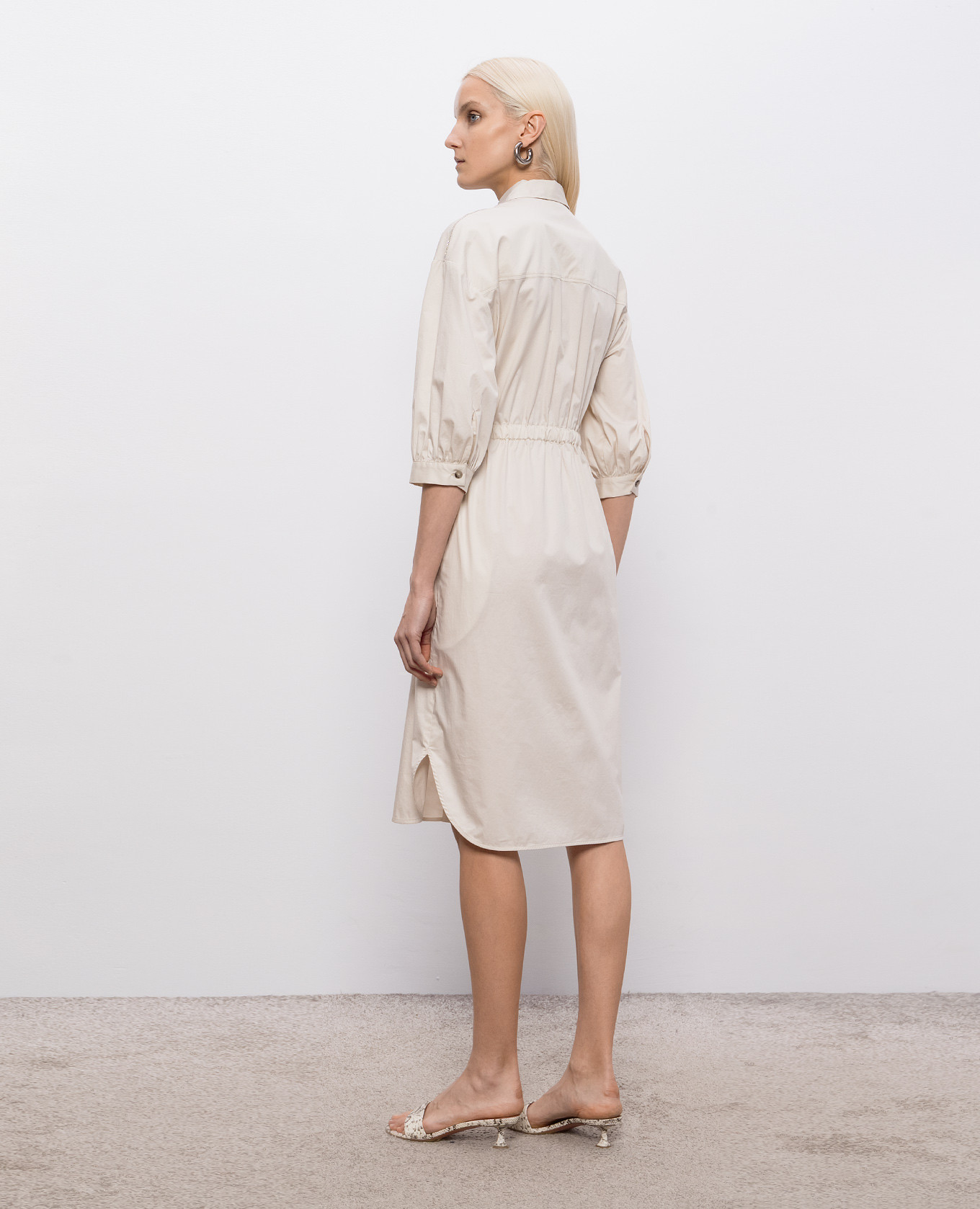 

Beige shirt dress with monil chain Peserico