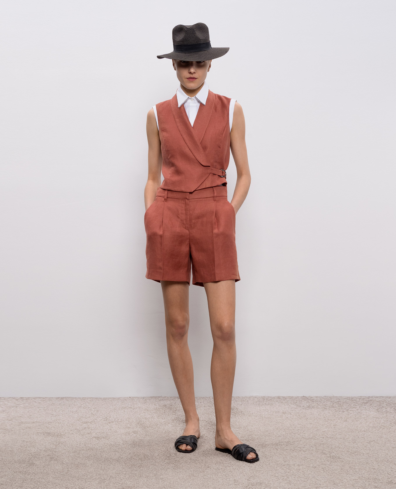 

Brown linen vest Brunello Cucinelli