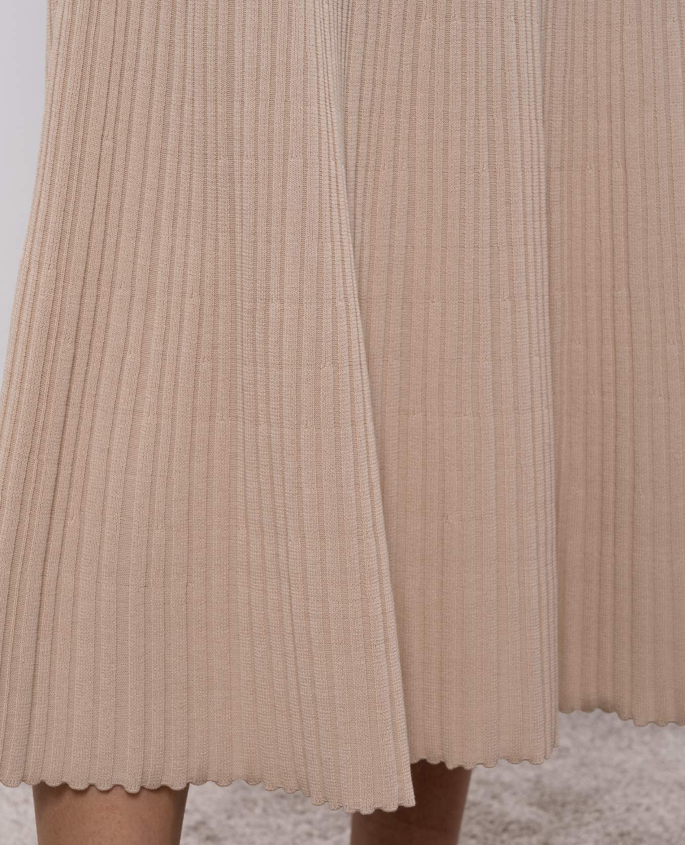

Beige midi skirt with silk Agnona