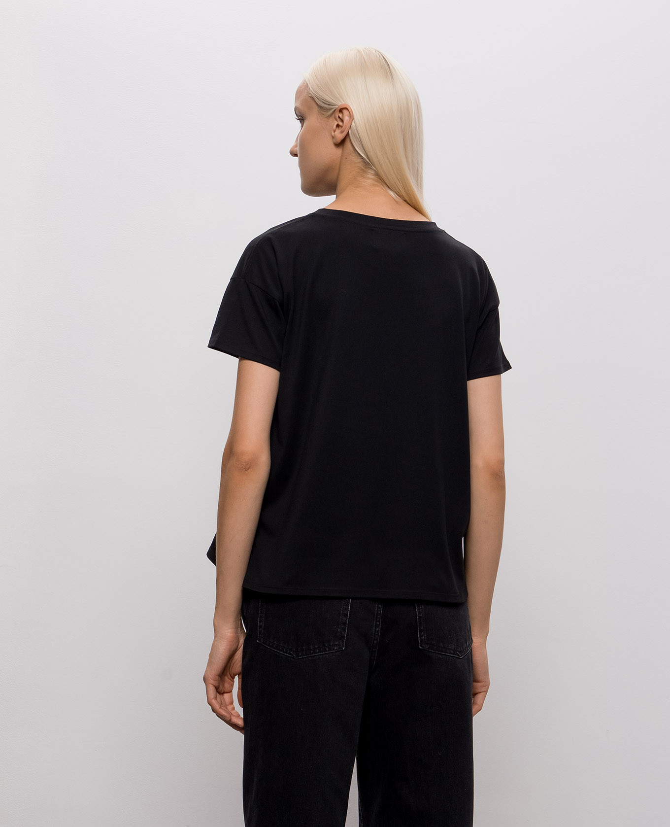 Basiluzzo black t-shirt Loulou de Saison 4