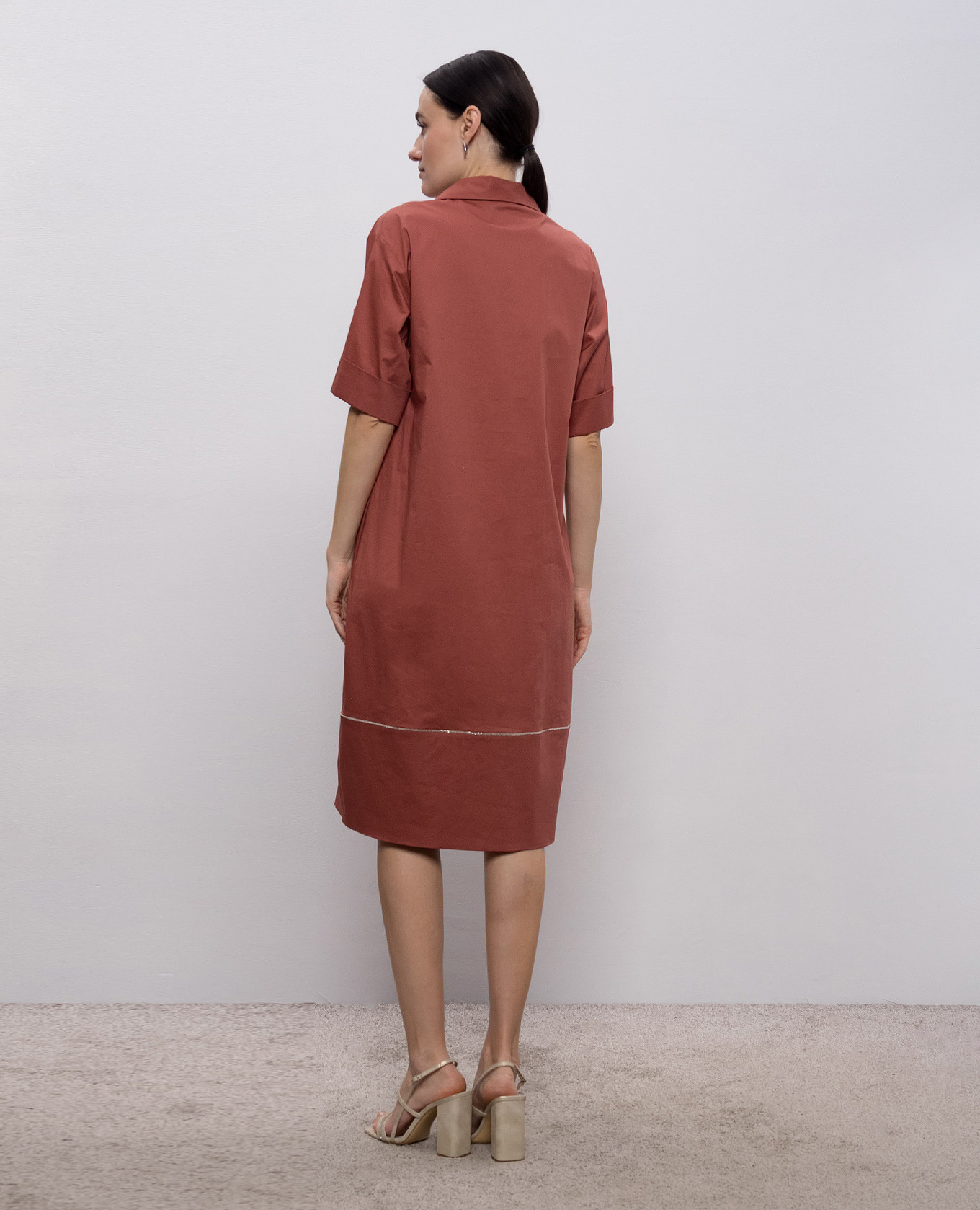 Red dress with a monil chain Peserico 4
