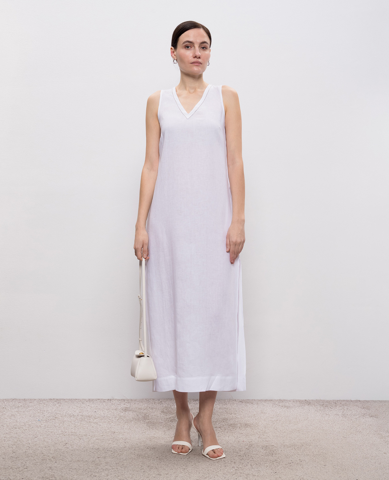 

White linen dress with monil chain Peserico
