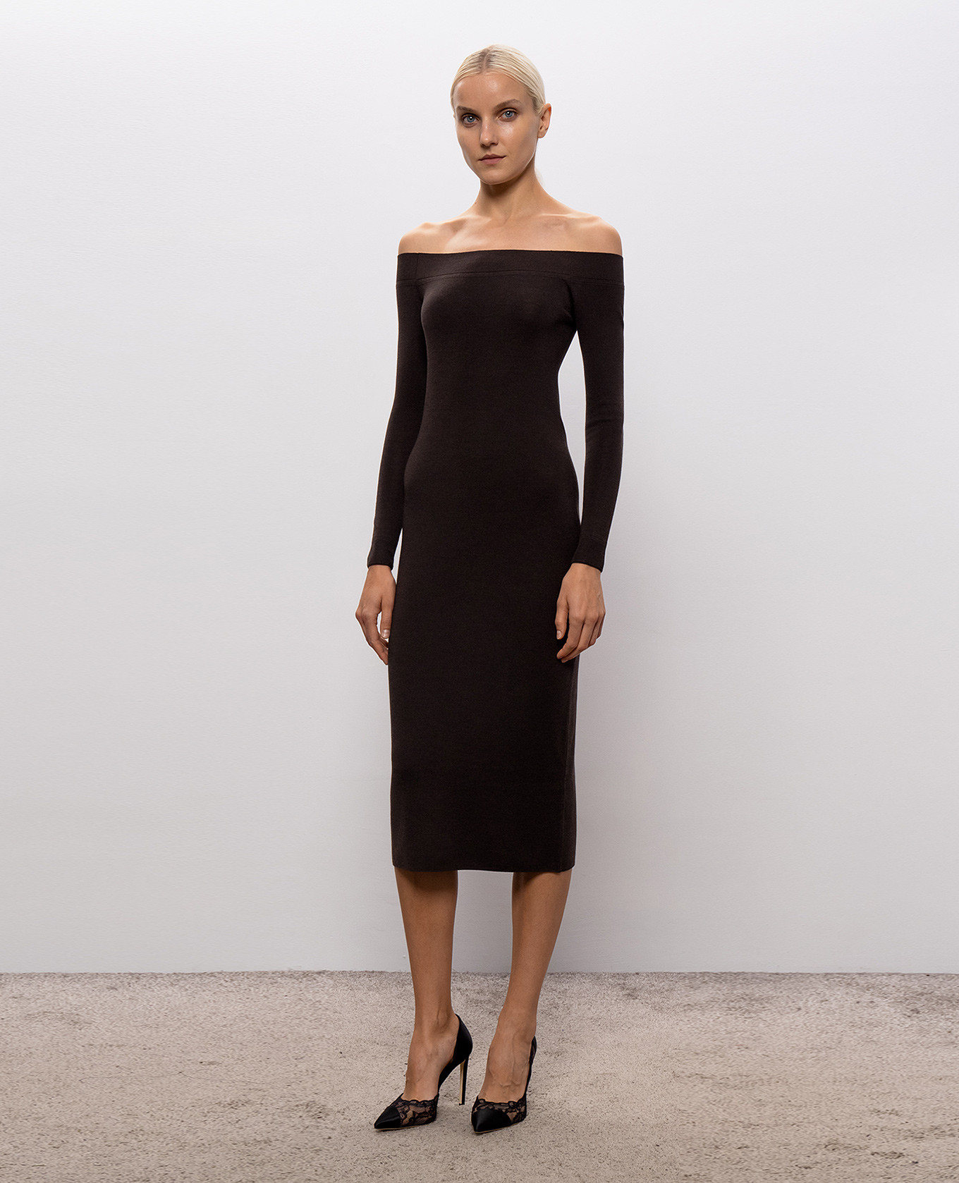 Brown dress with open shoulders Tom Ford 3