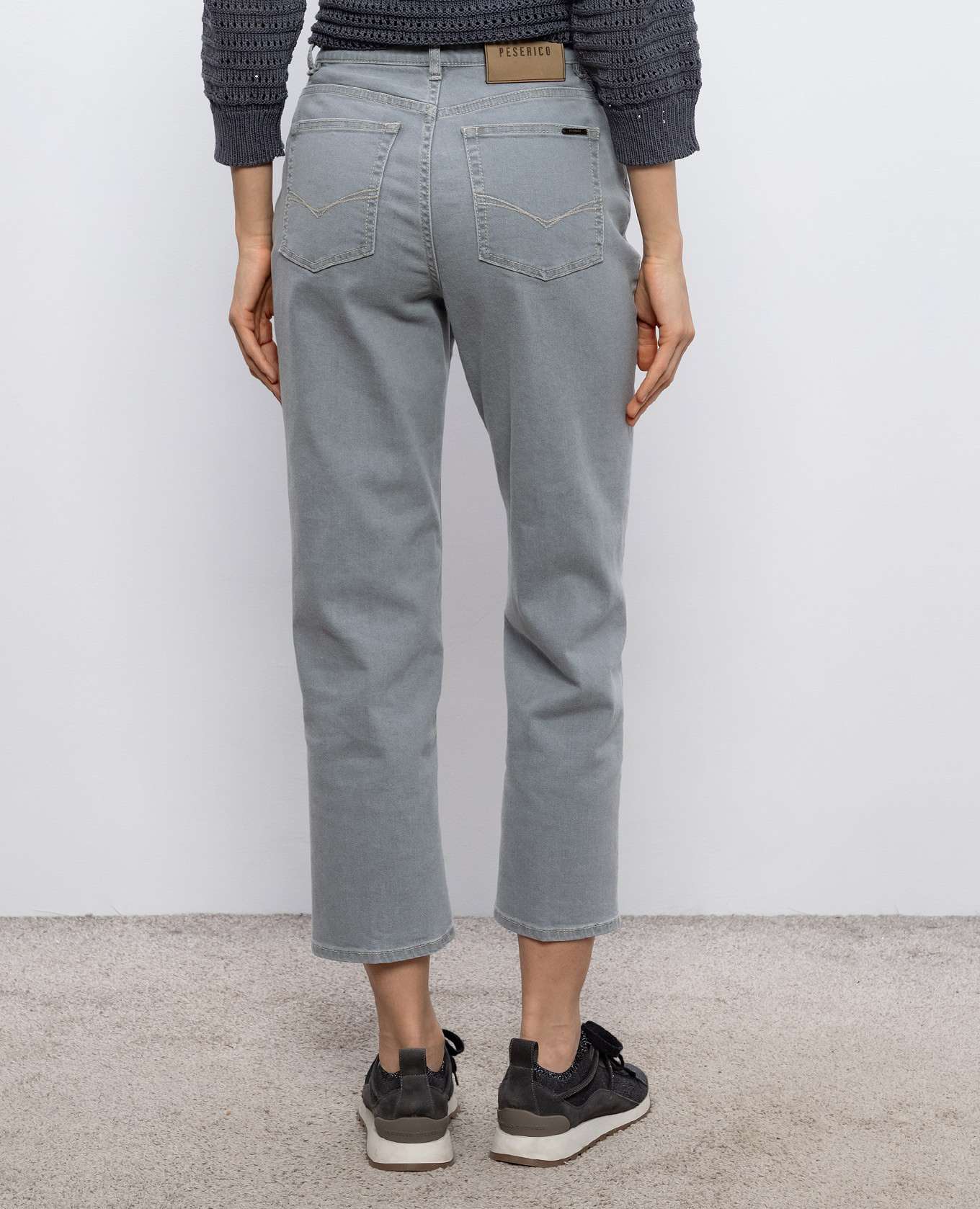 

Grey jeans with logo plate Peserico
