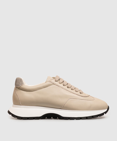 Beige leather sneakers with a monil chain