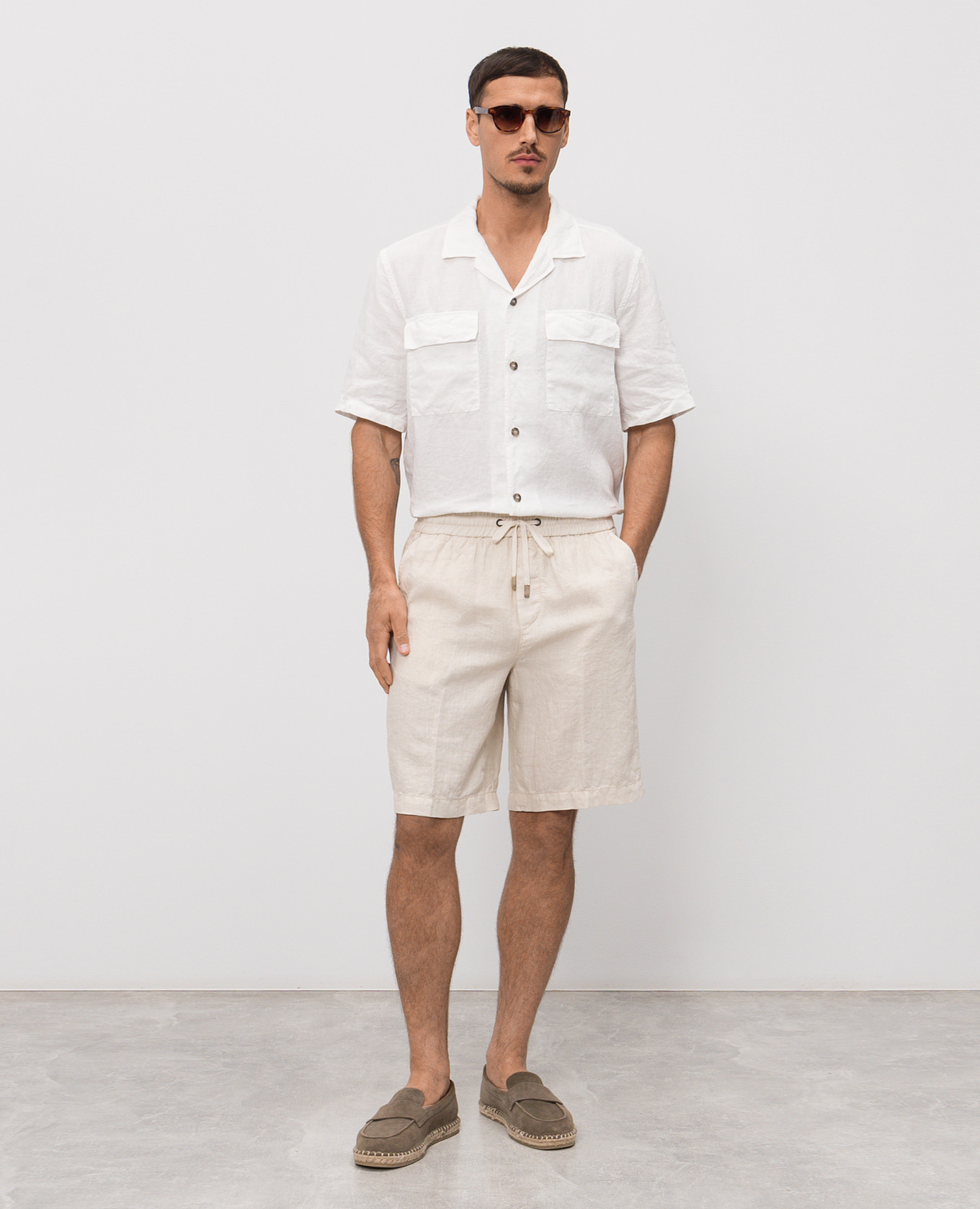 

Ivory linen shorts Peserico, Beige