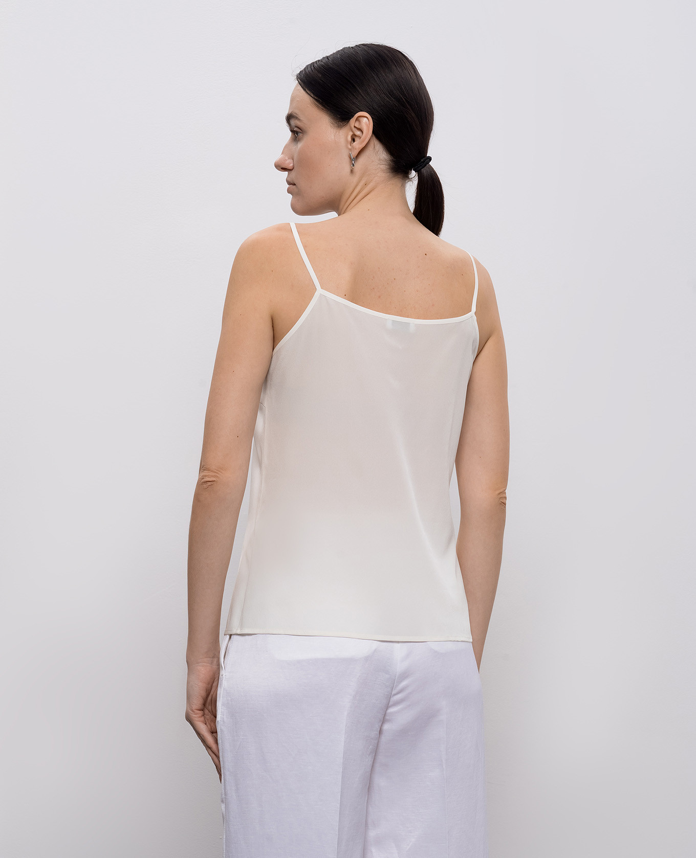 

White silk top with monil chain Peserico