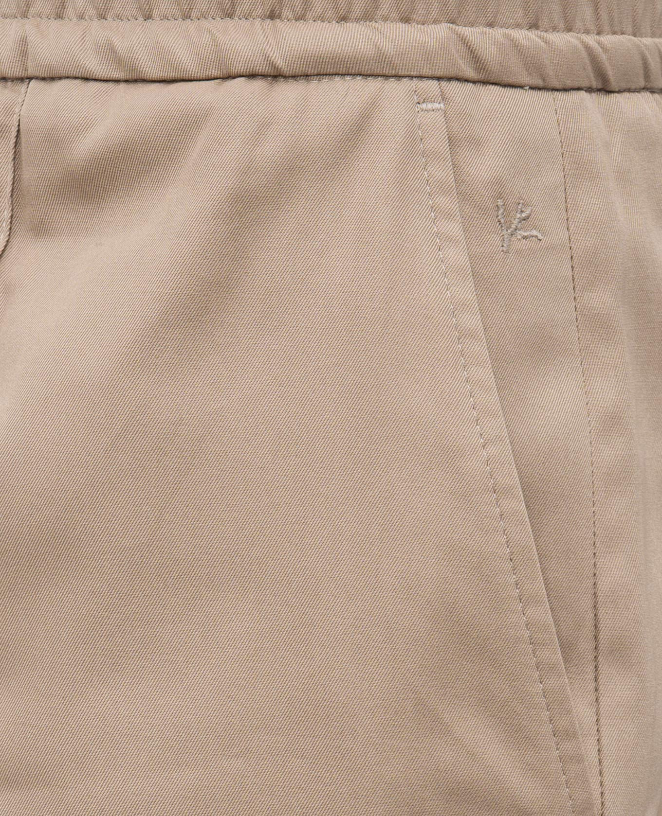 

Beige shorts ISAIA