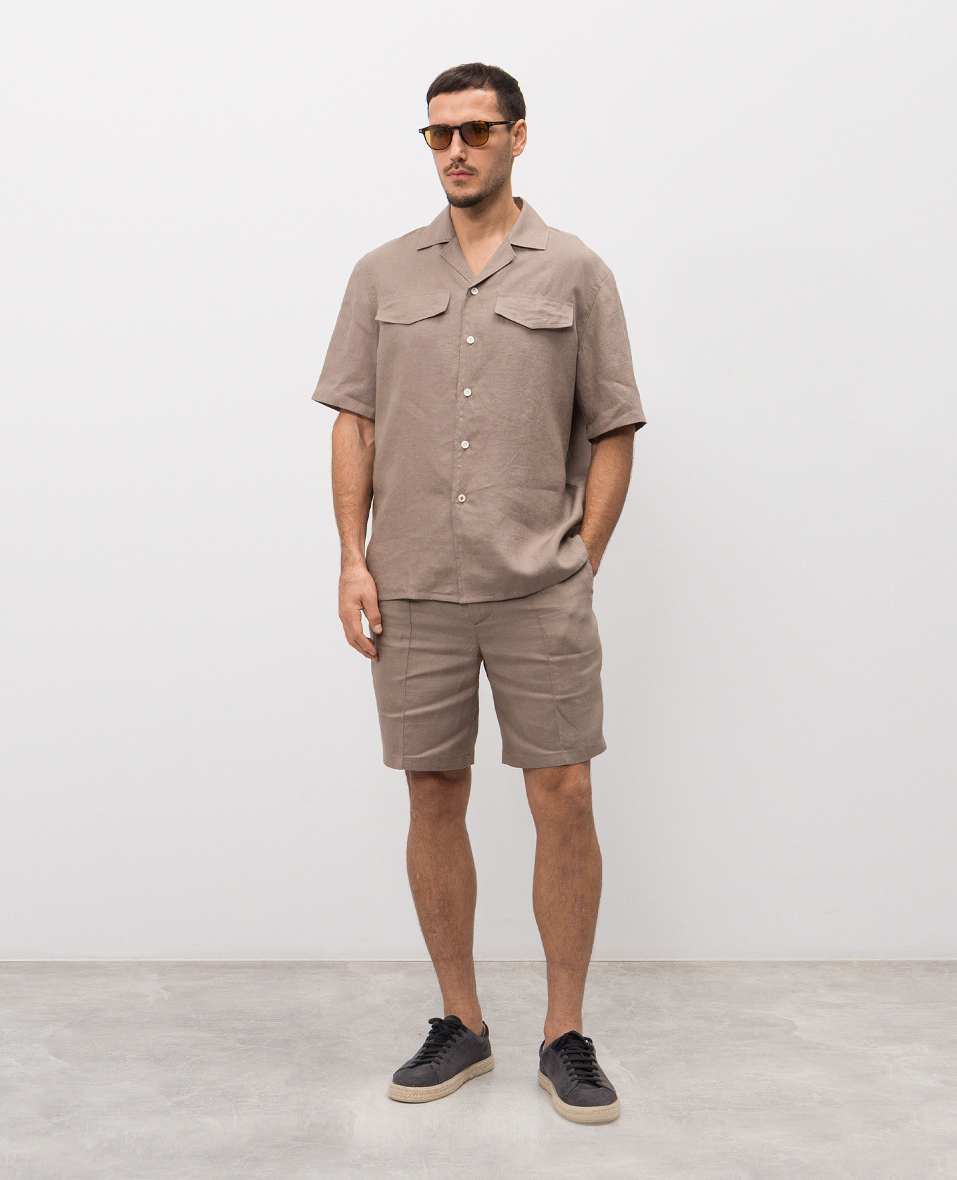 

Brown linen shorts ISAIA