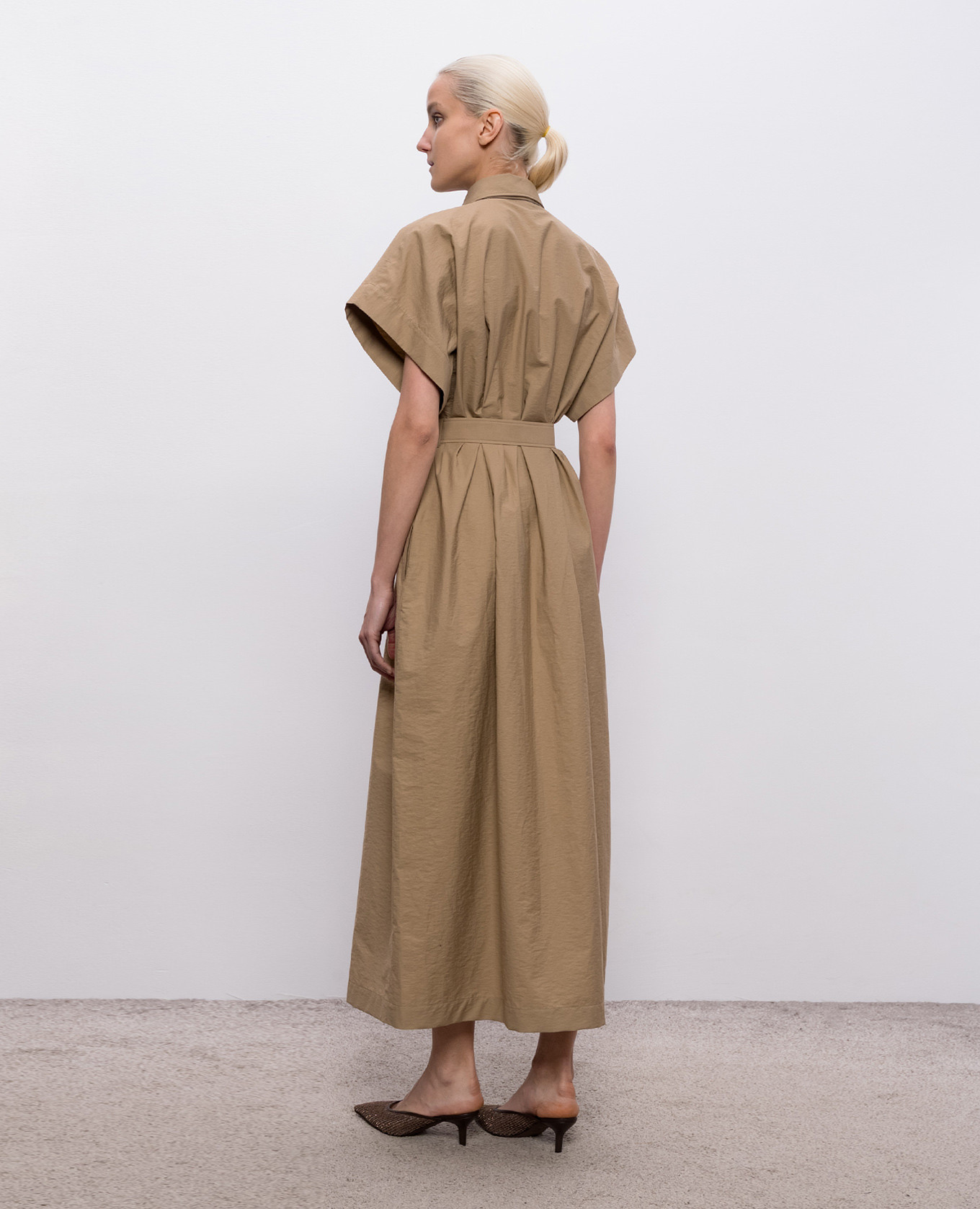 

Beige shirt dress with monil chain Brunello Cucinelli