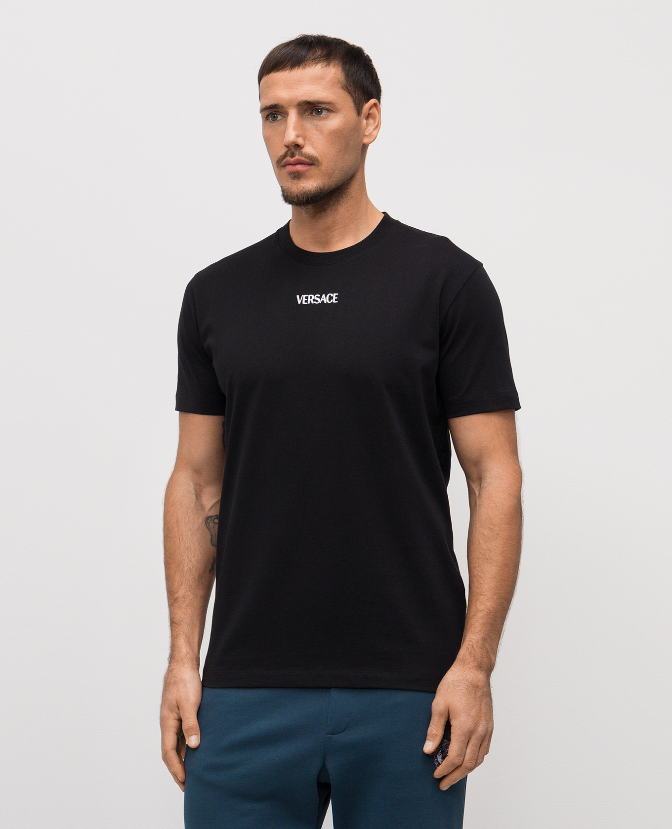 

Black T-shirt with embroidered logo Versace