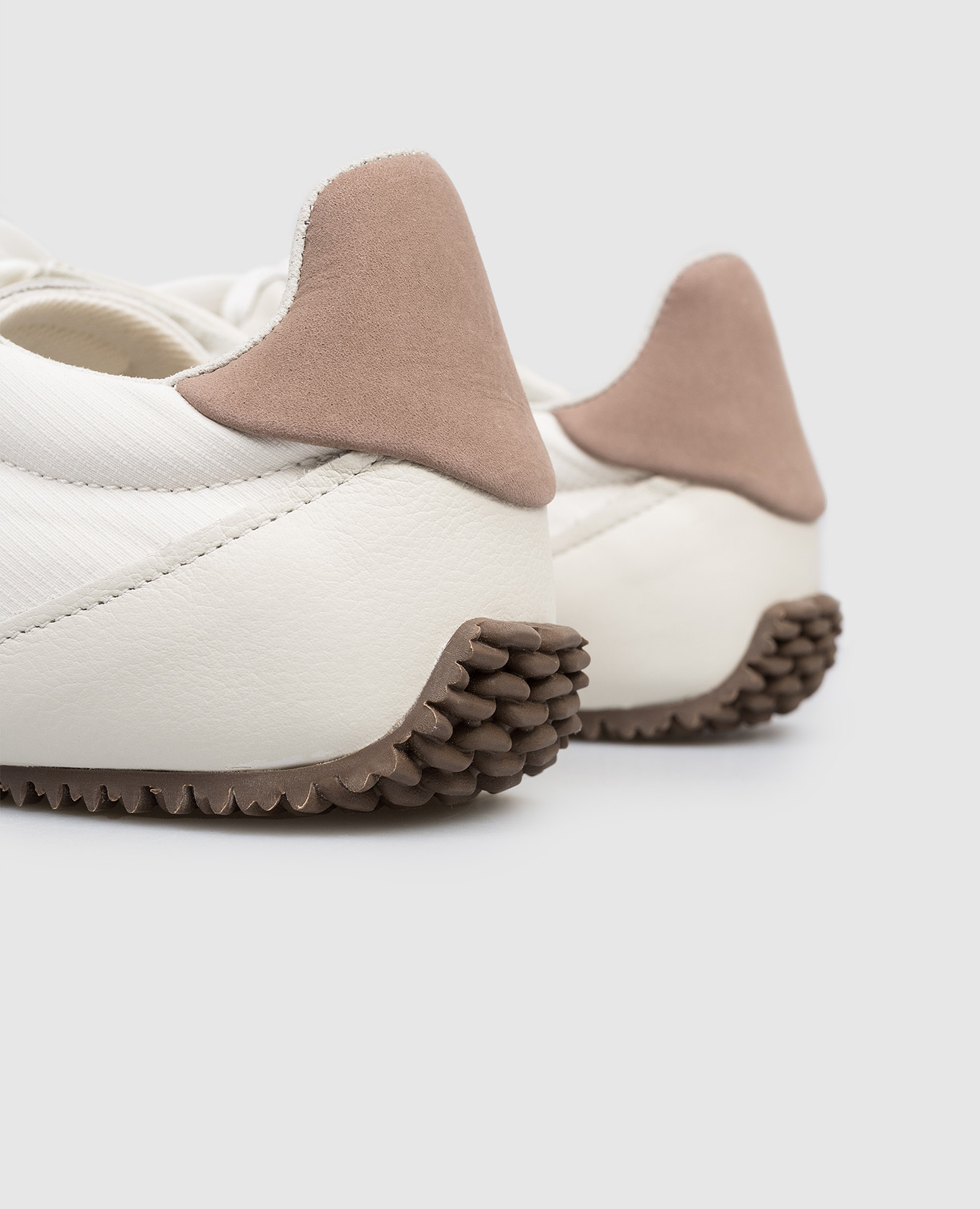 

Beige Daze Runner combo sneakers Axel Arigato