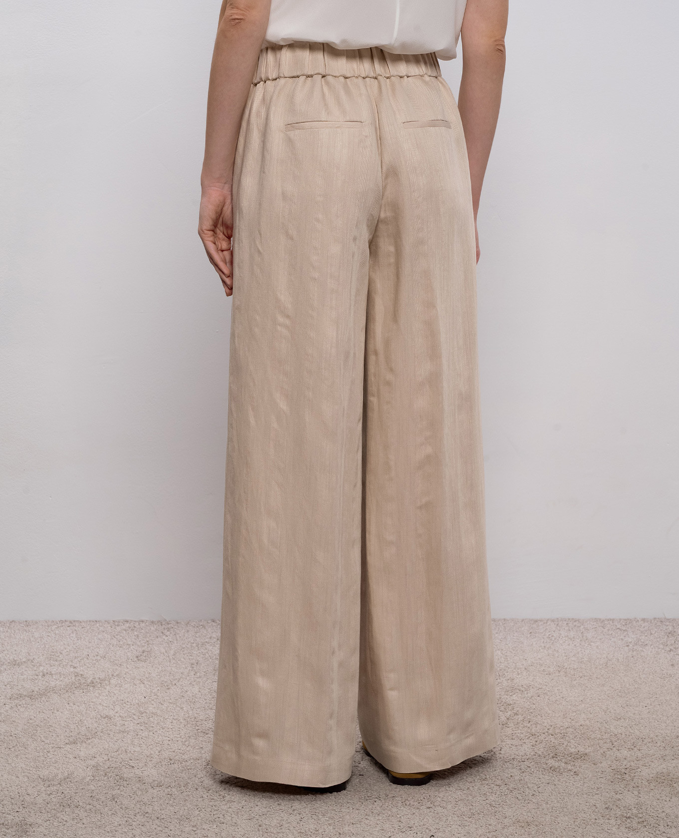 

Beige linen pants Peserico