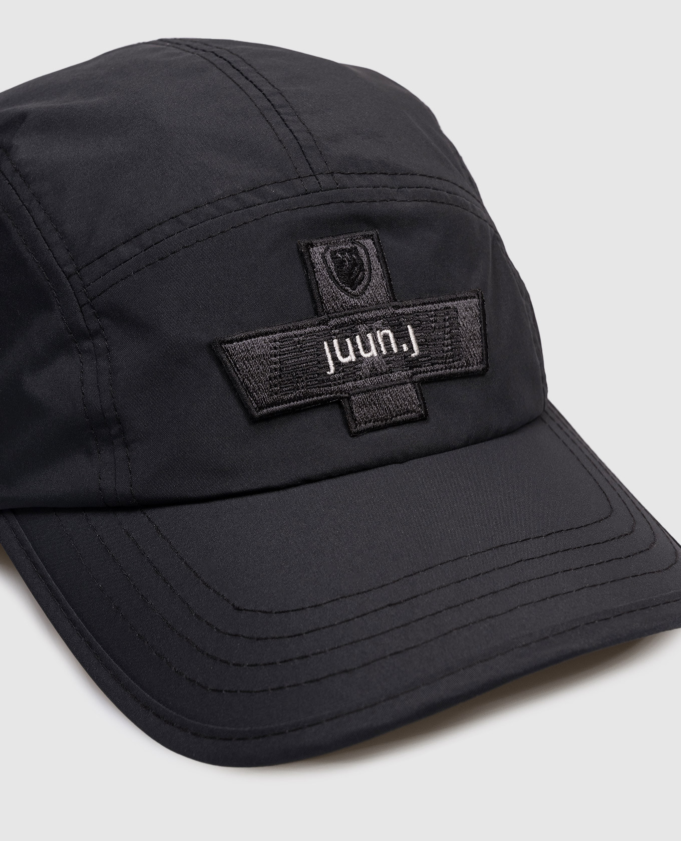 Black cap with logo patch Juun.j 4