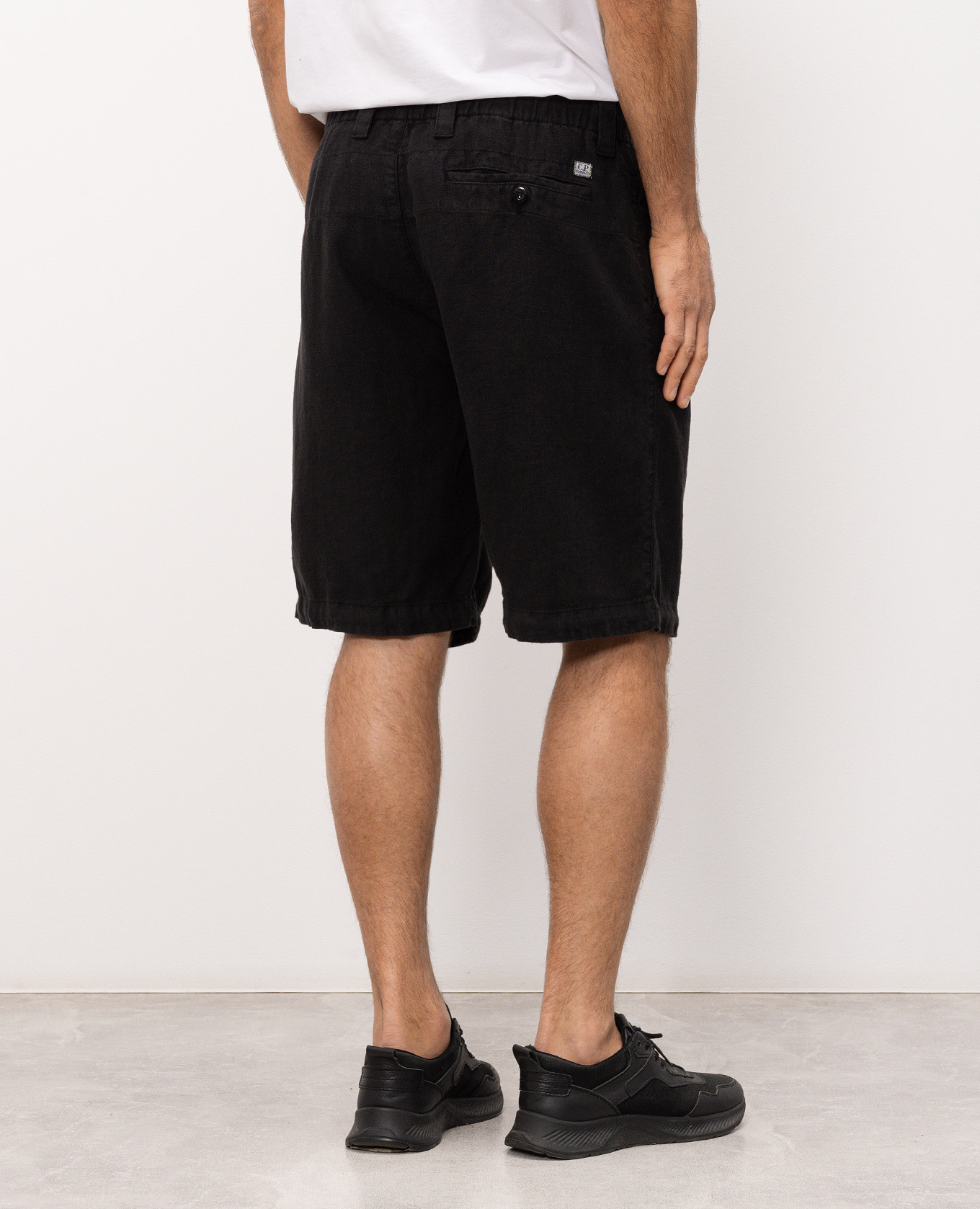

Black linen shorts with logo embroidery C.P. Company
