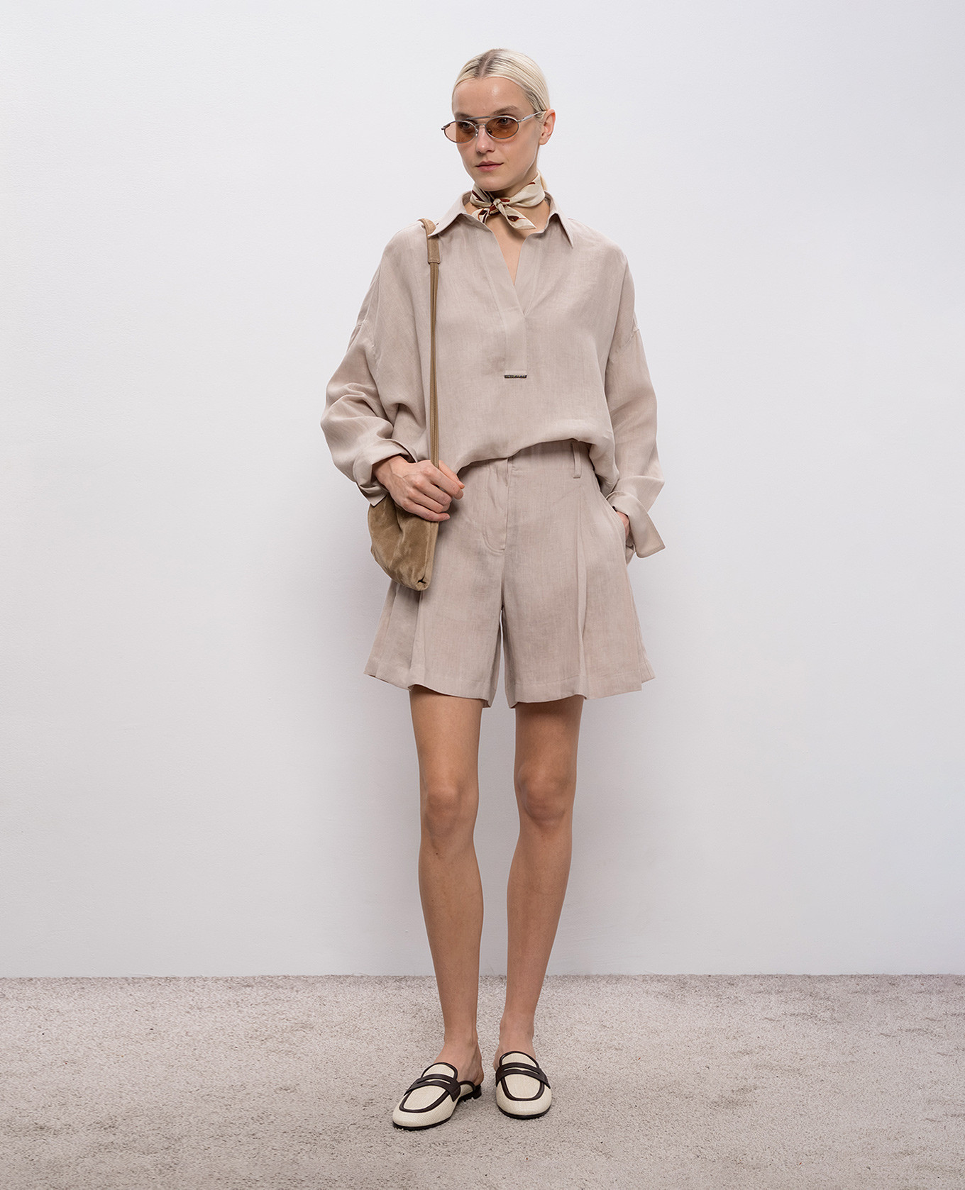 Beige linen shorts Brunello Cucinelli 2