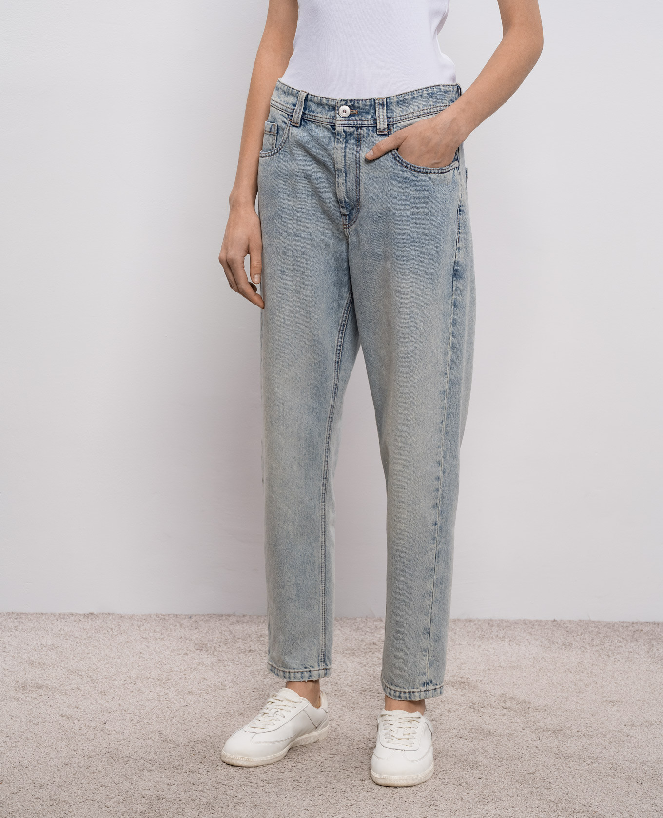 Blue mom jeans with a frayed effect Brunello Cucinelli 3