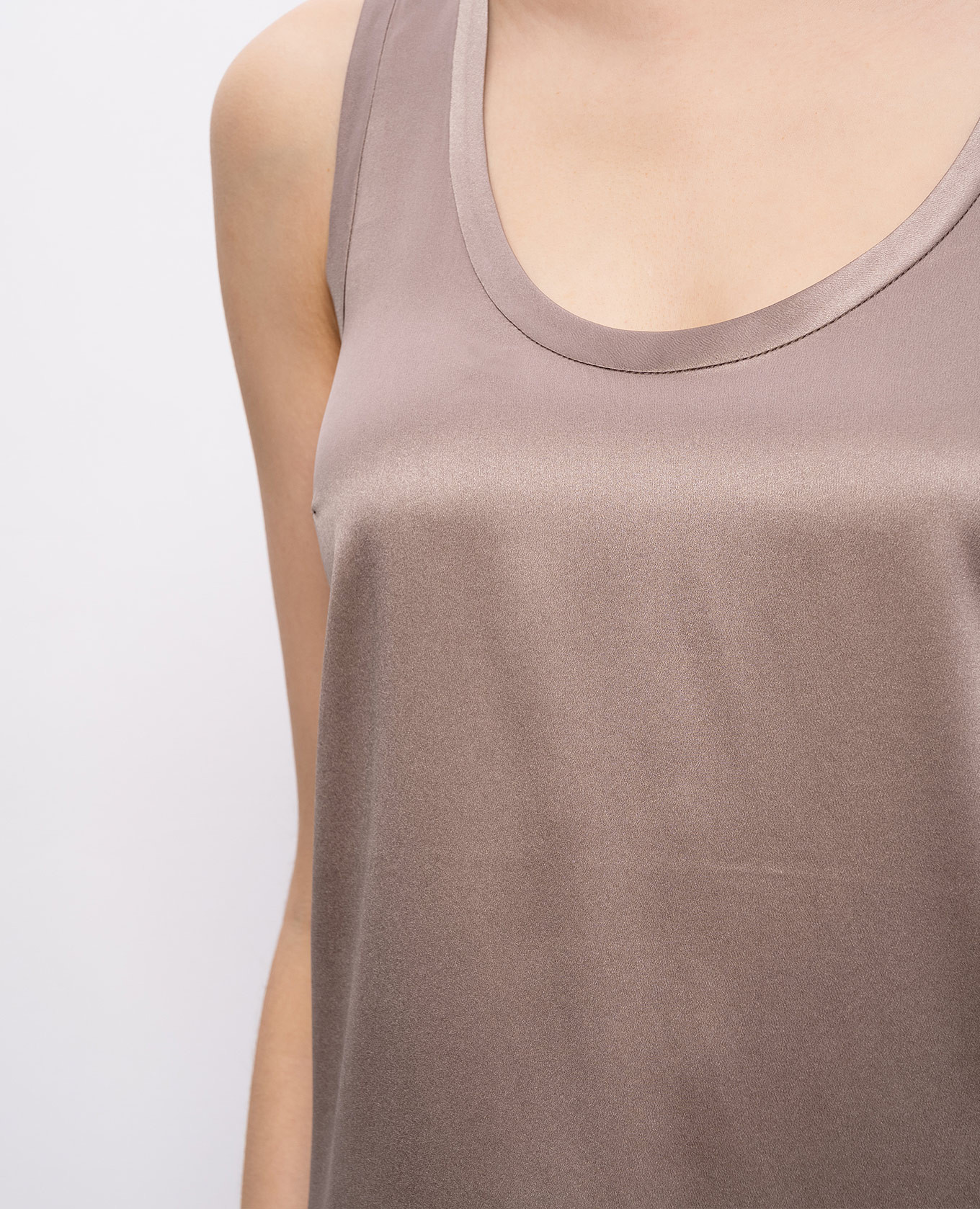 

Beige silk top with monil chain Brunello Cucinelli