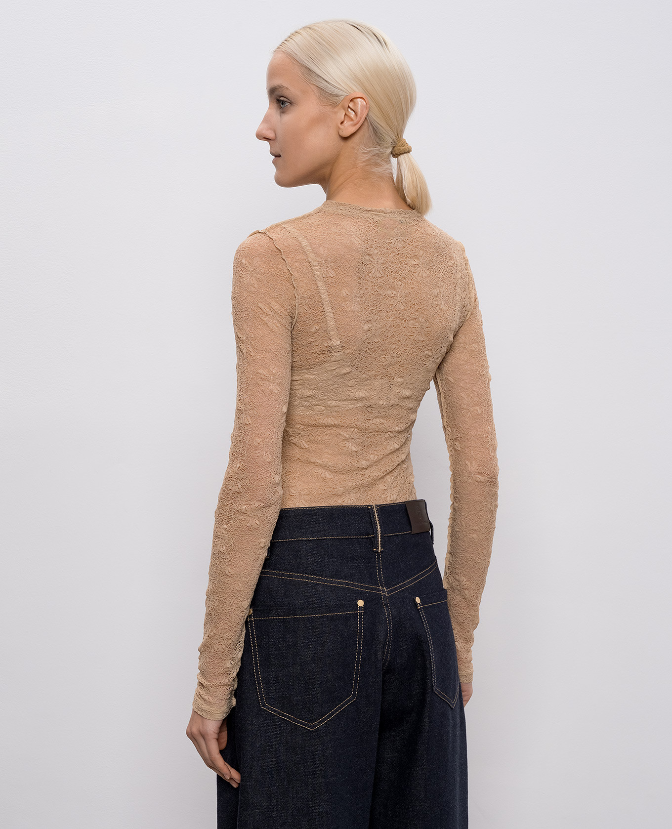 

Beige WAINA lace top Momoni