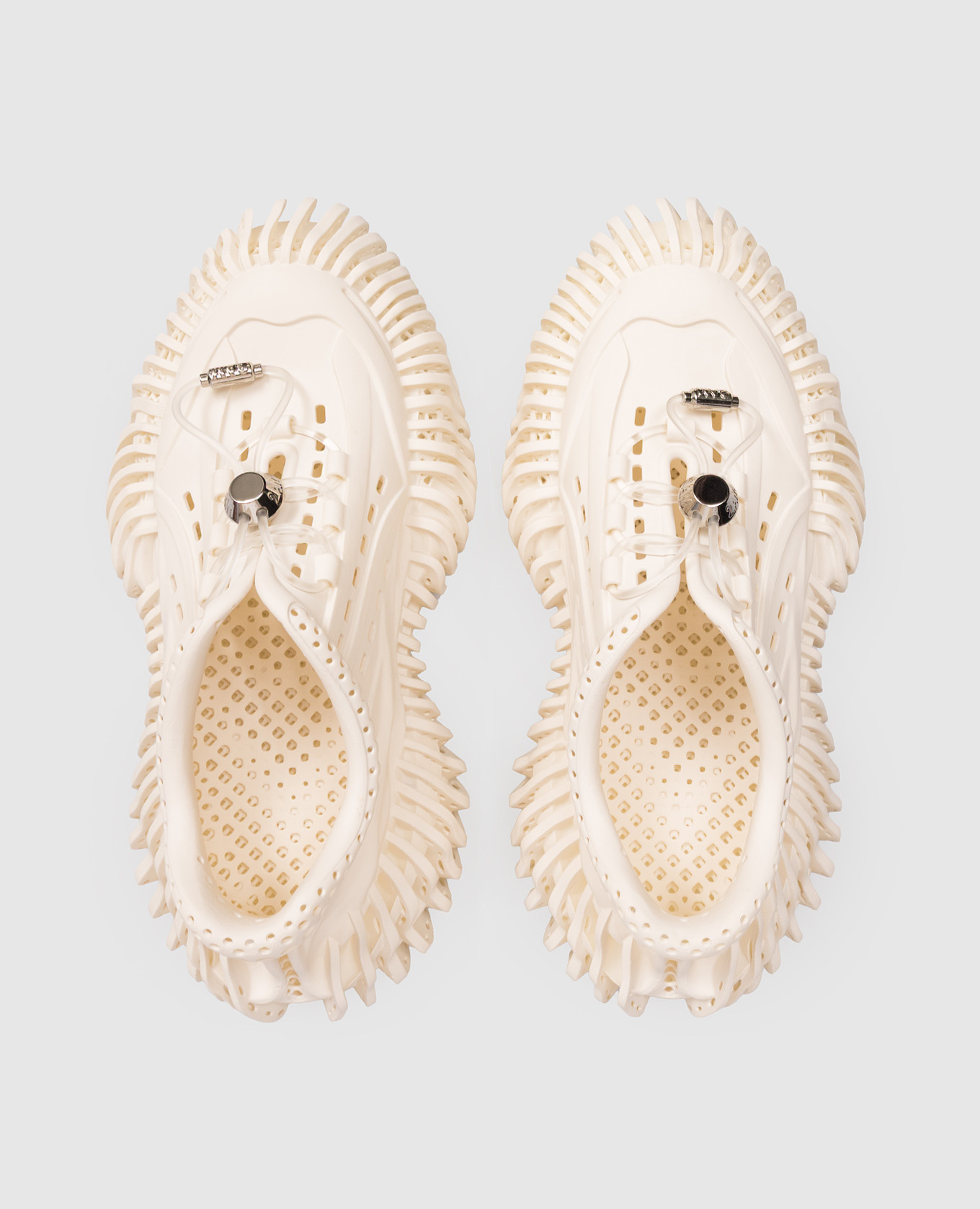 

Beige sneakers with textured logo 2AM