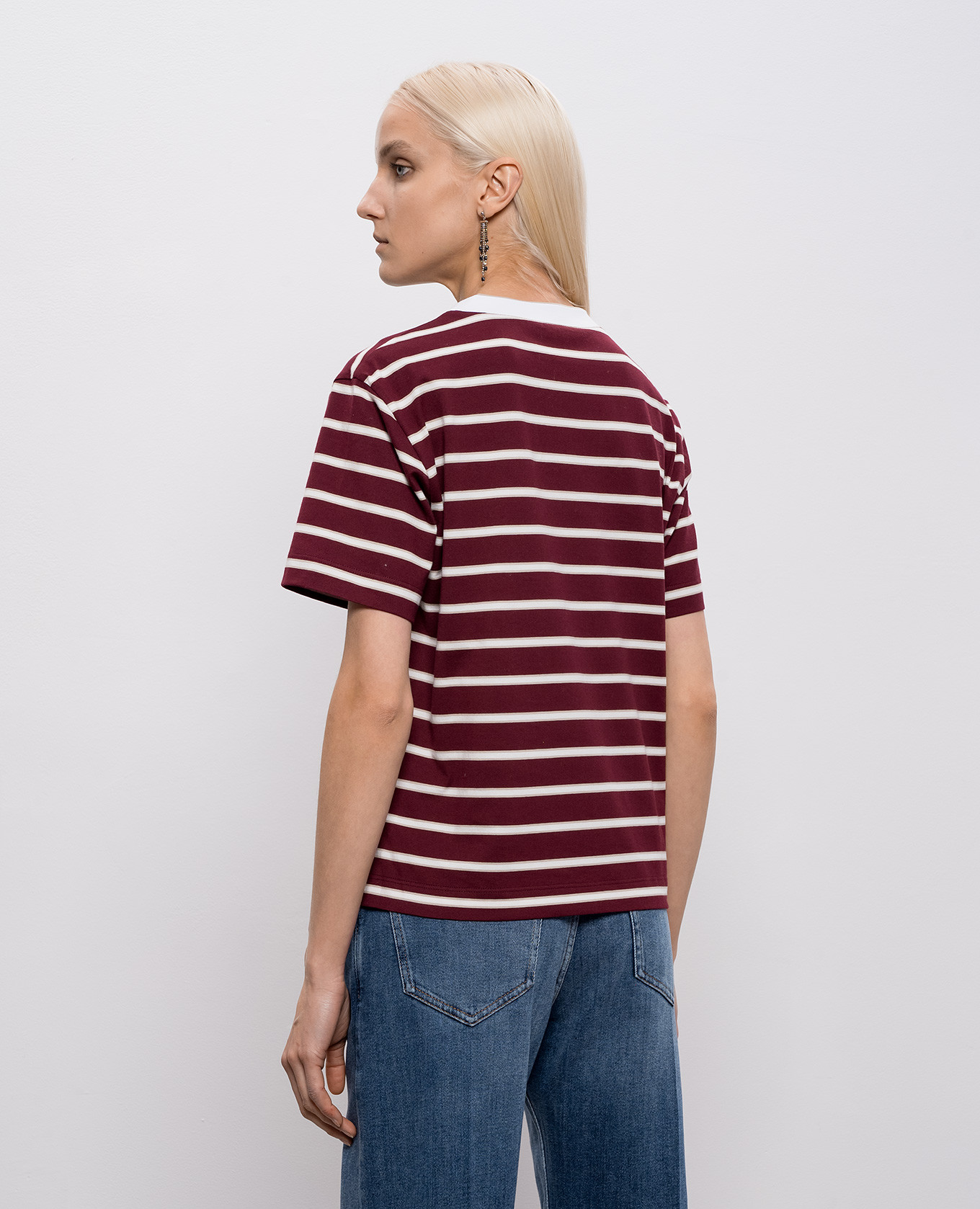 

Burgundy striped T-shirt with monil chain Brunello Cucinelli