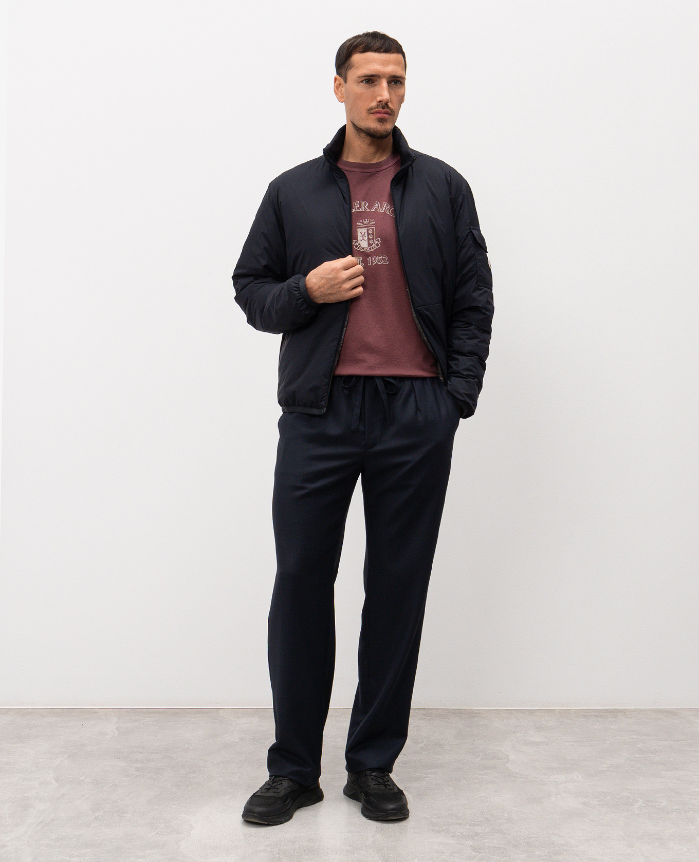 

Burgundy t-shirt with logo print Moncler