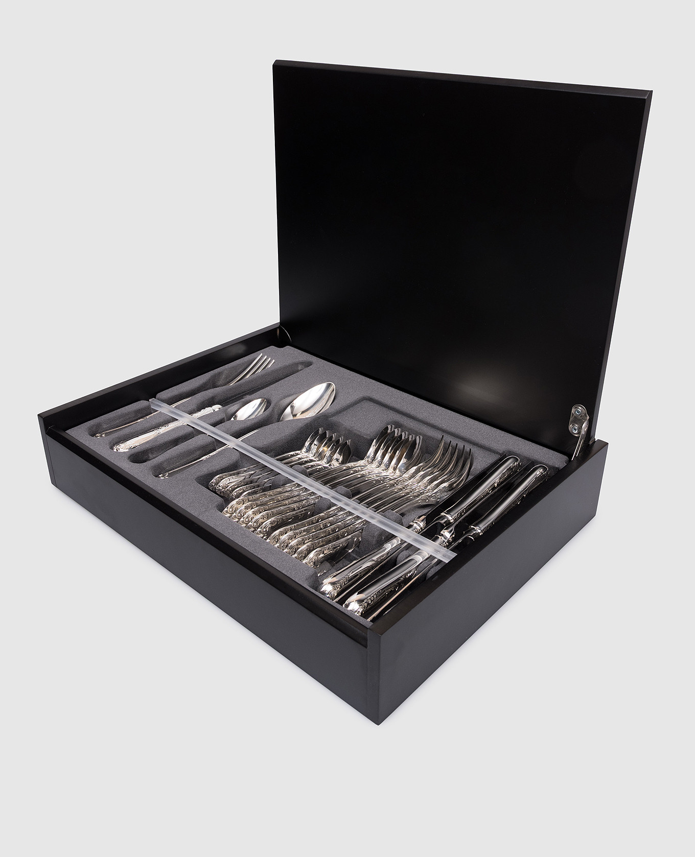 

Visconti cutlery set in a wooden case Broggi 1818, Silver