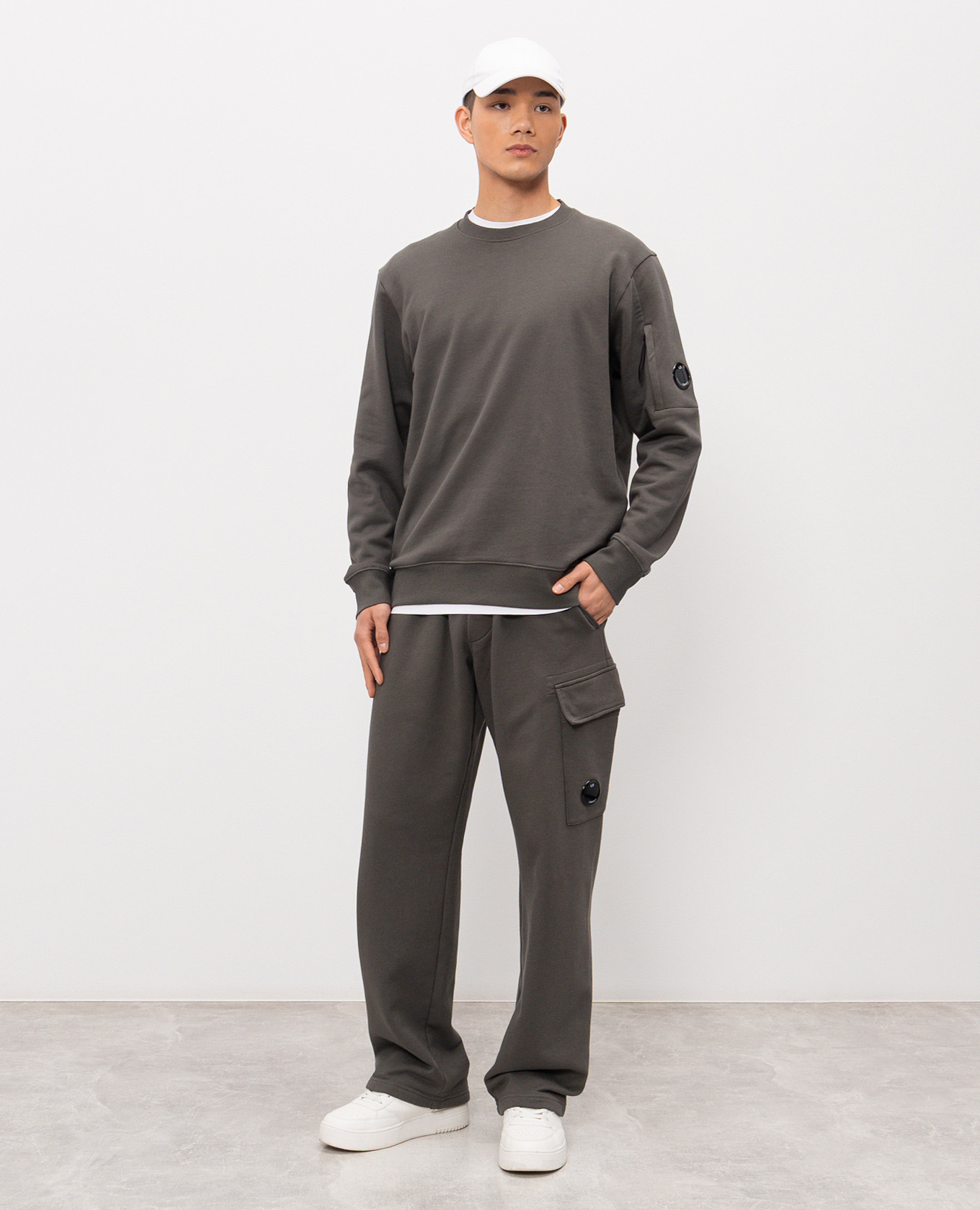 Khaki sweatpants with logo patch C.P. Company 2