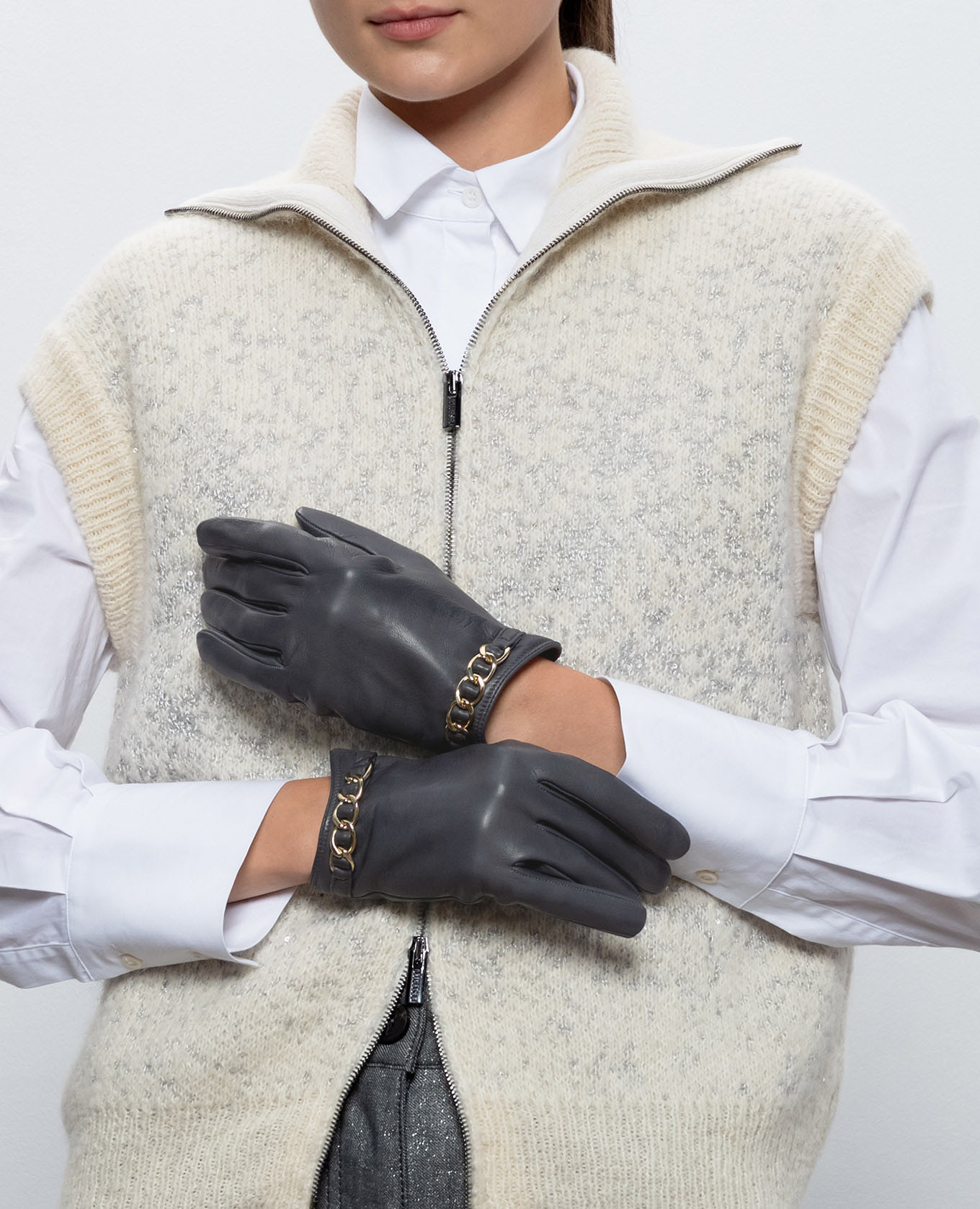 Gray leather gloves with chain Sermoneta Gloves 2