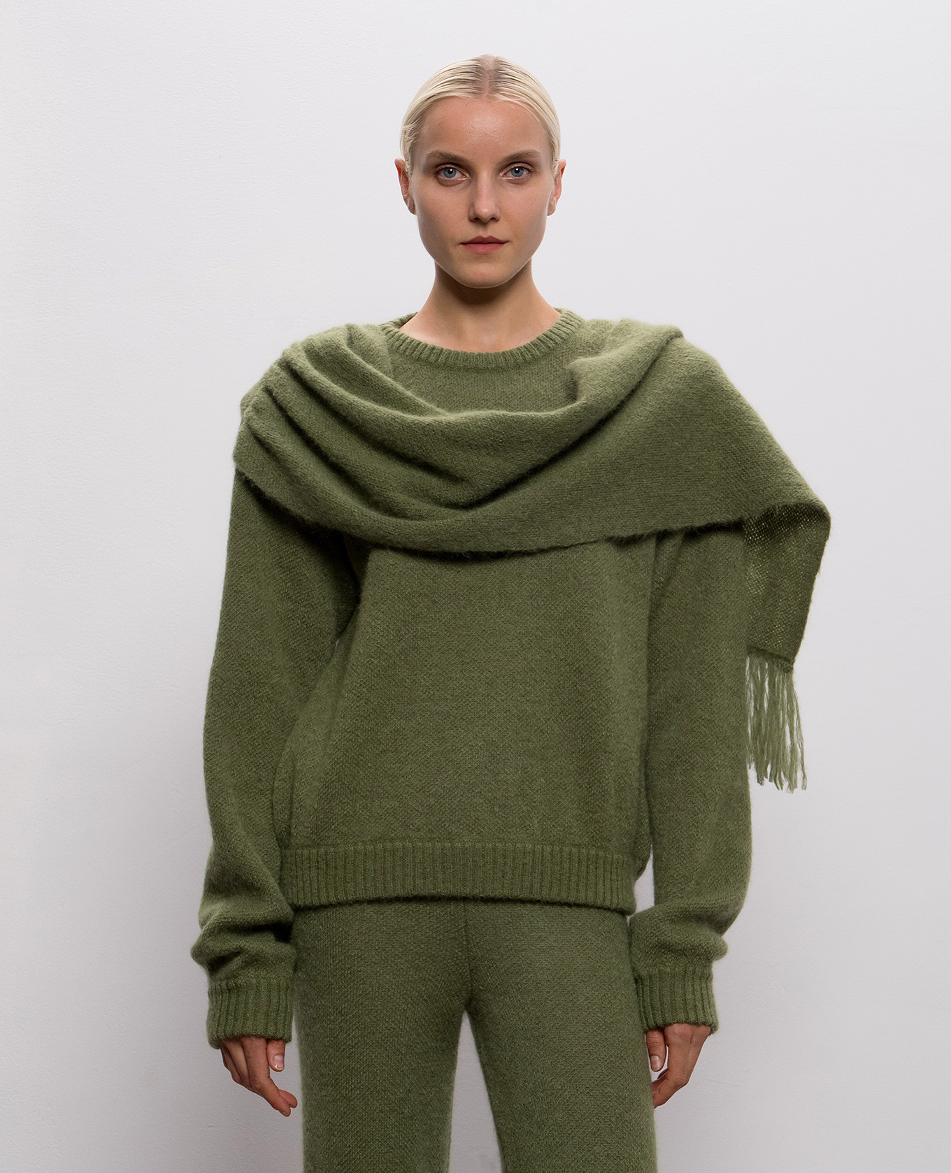 Green wool sweater with scarf Rowen Rose 3