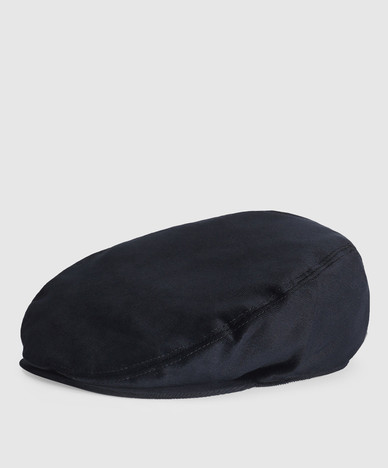 Schwarze Samtkappe