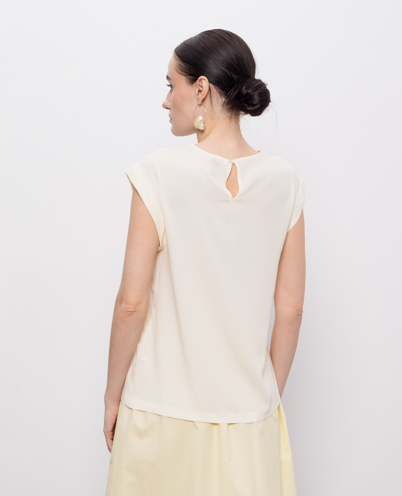 

Beige top with silk Peserico