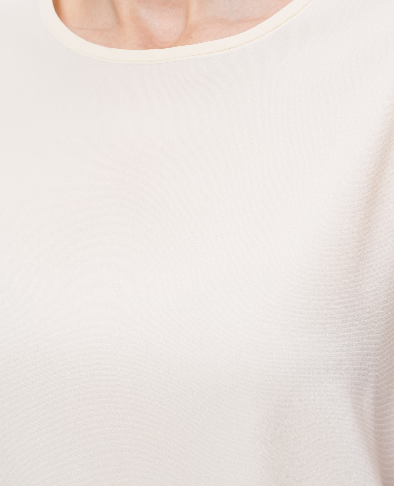 

Beige top with silk Peserico
