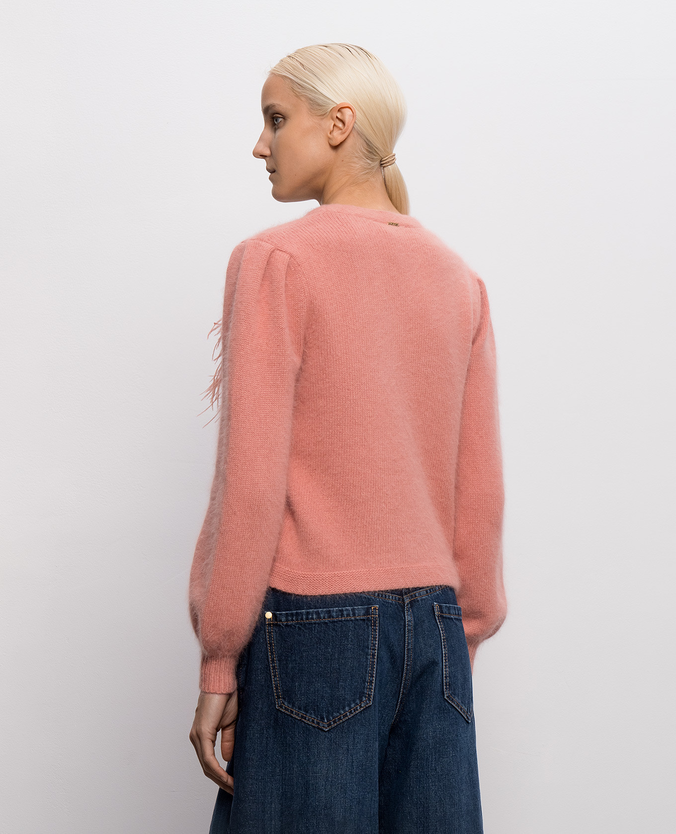 Pink cardigan with brooch Twinset 4