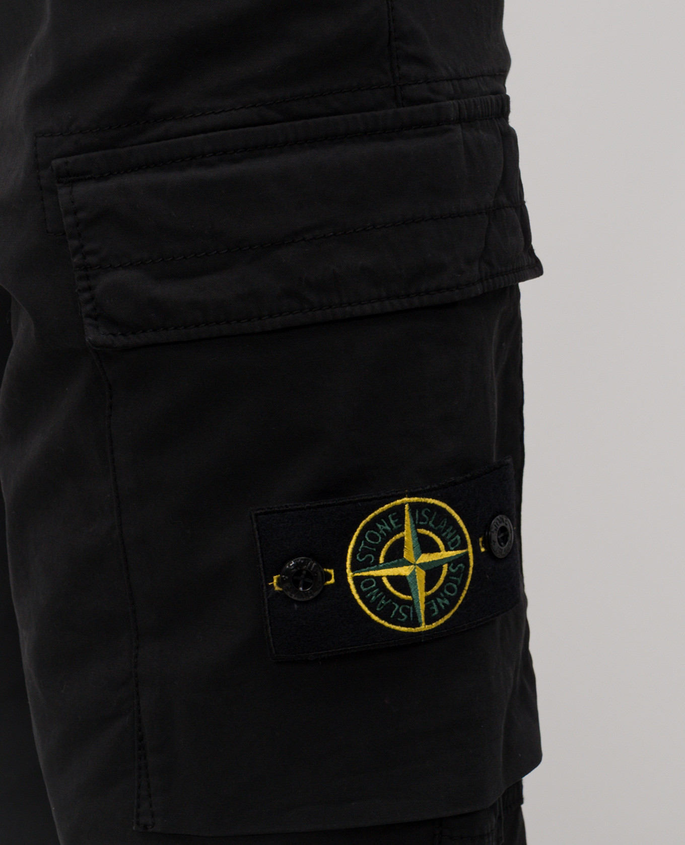 

Black cargo pants with logo patch Stone Island