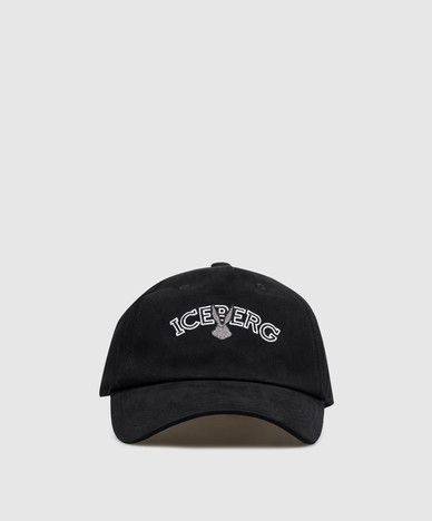 Black cap with logo embroidery