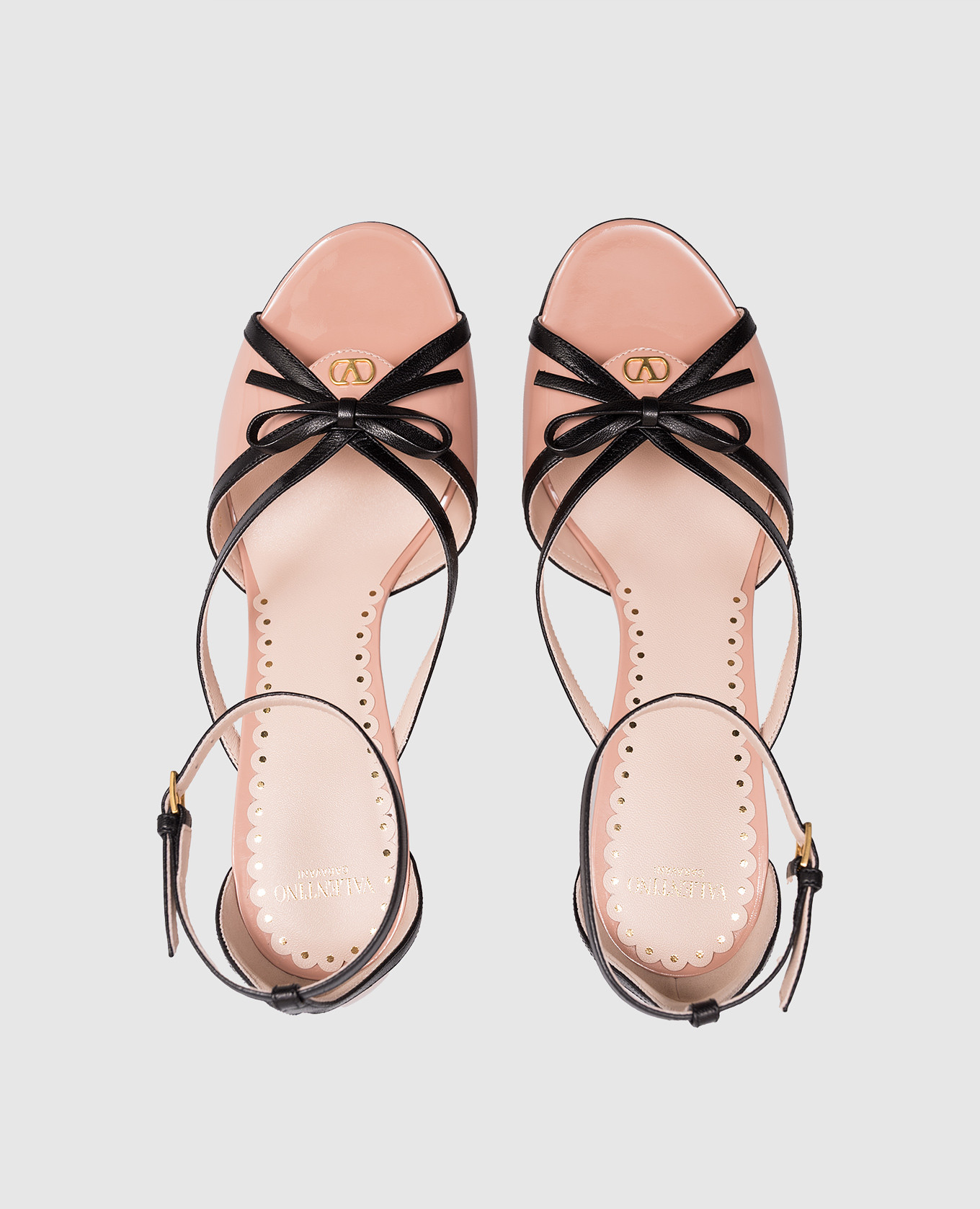 

Bepointy pink patent leather sandals Valentino