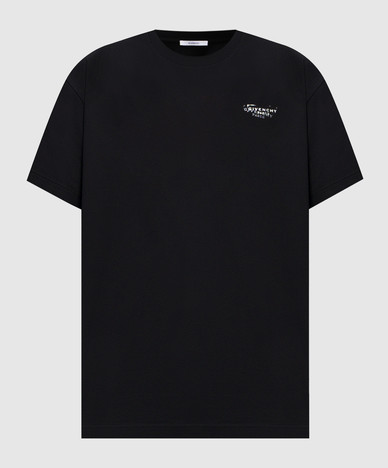 Black t-shirt with logo print