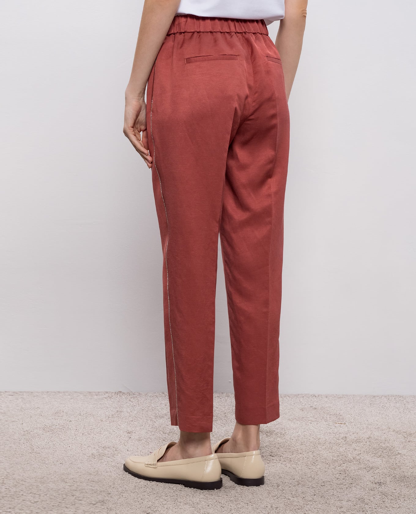 

Red linen pants with monil chain Peserico