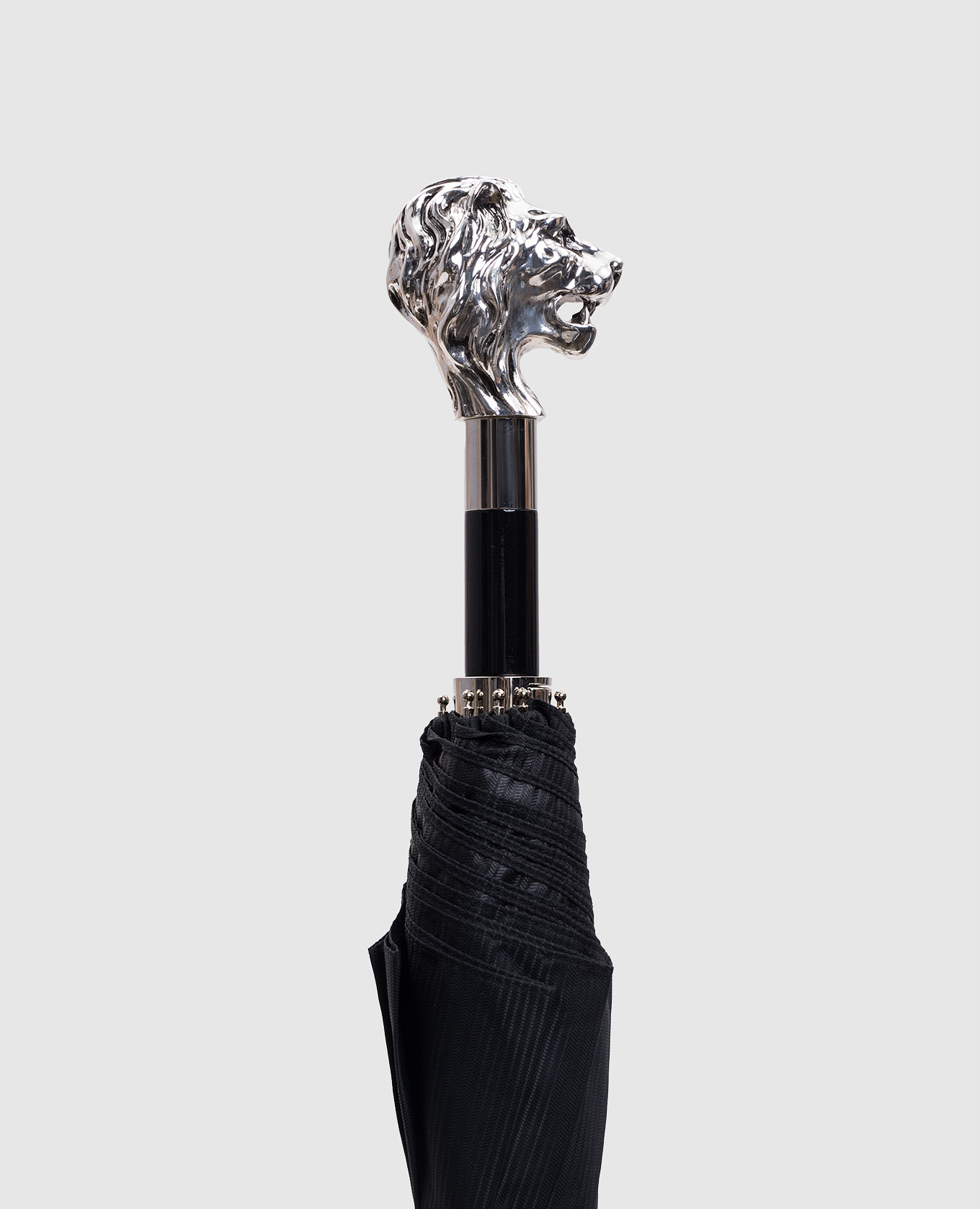 Silver Lion black folding umbrella Pasotti 3