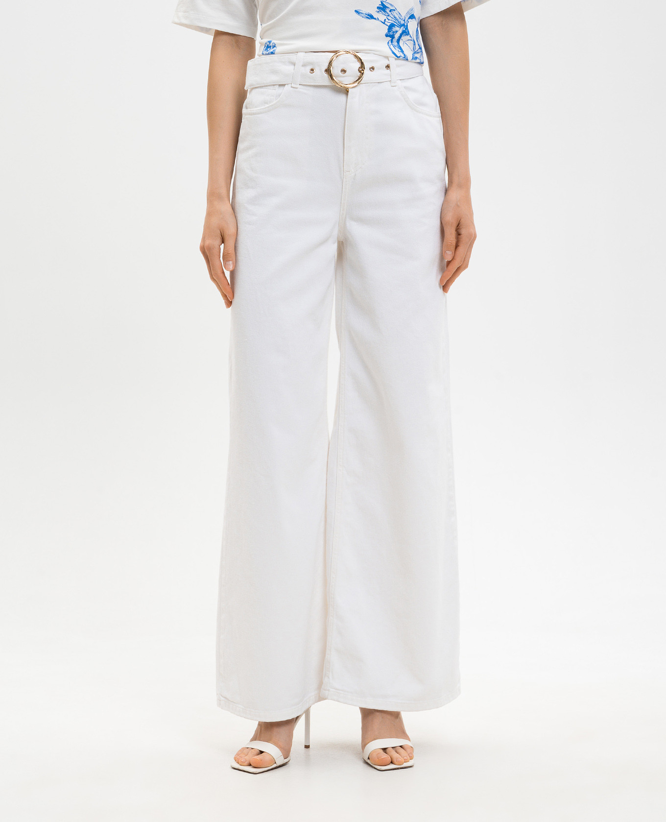 

White jeans with a belt Twinset