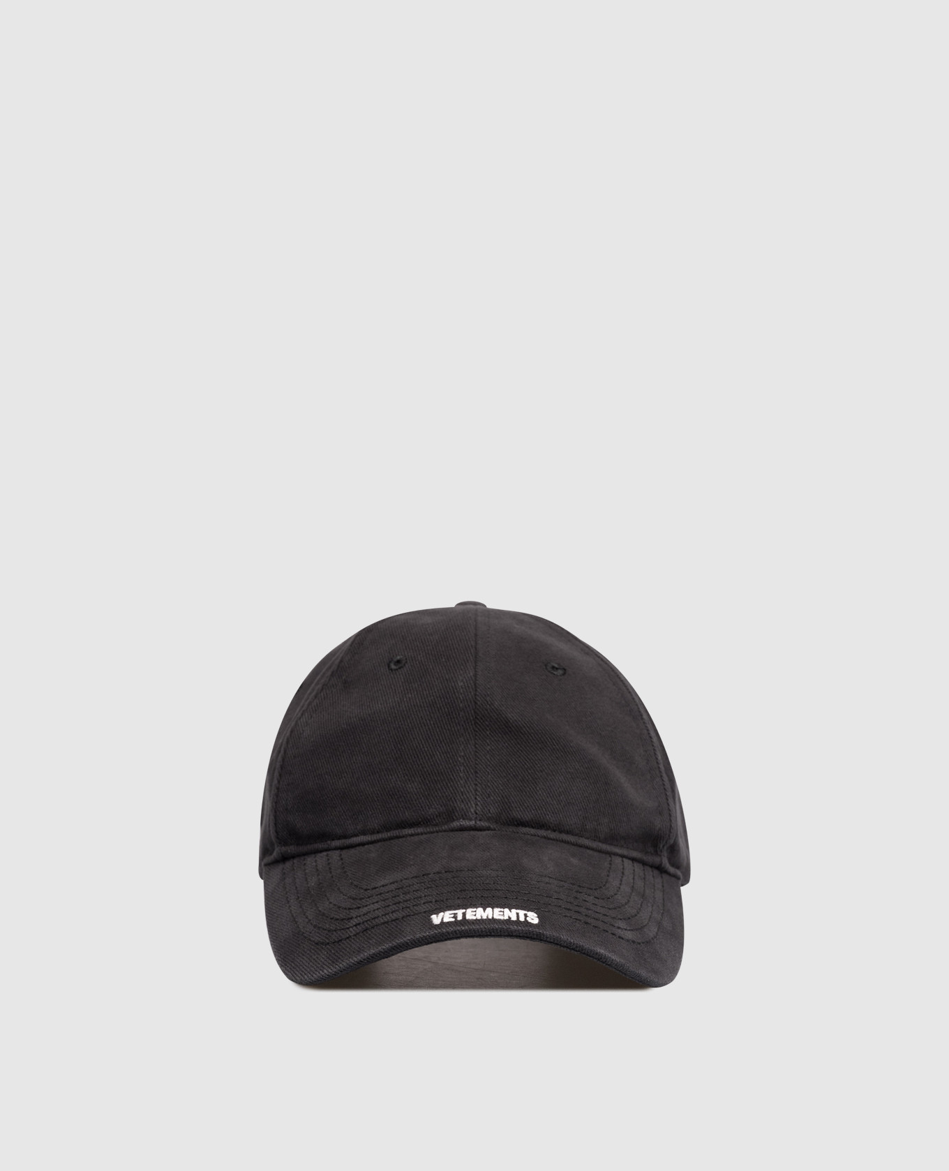 

Black cap with contrasting logo embroidery Vetements
