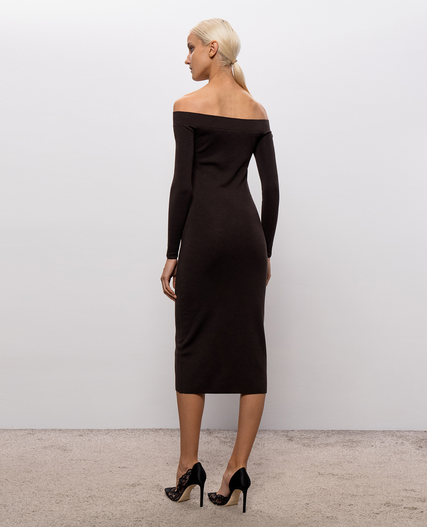 Brown dress with open shoulders Tom Ford 4