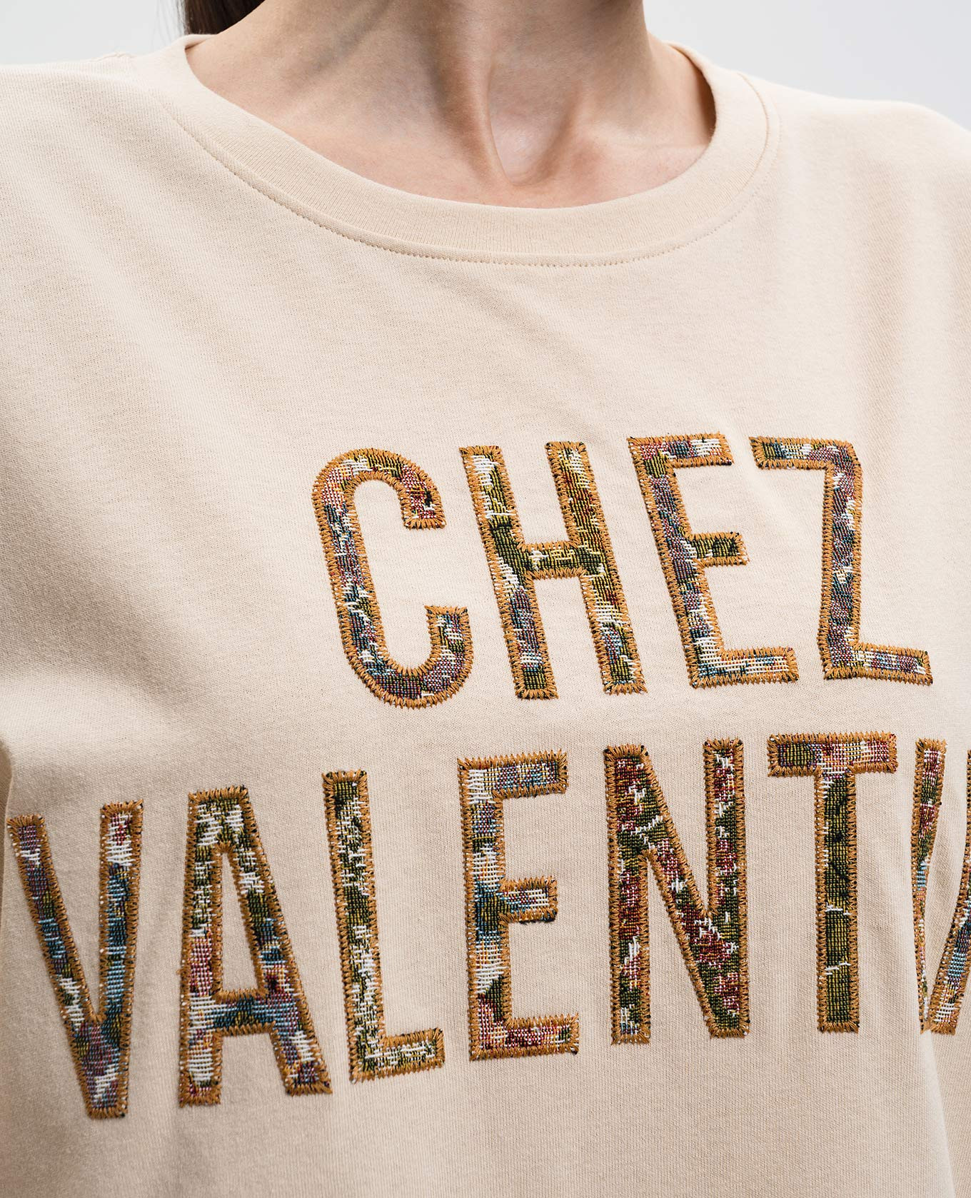 Beige T-shirt with a patch Valentino 5